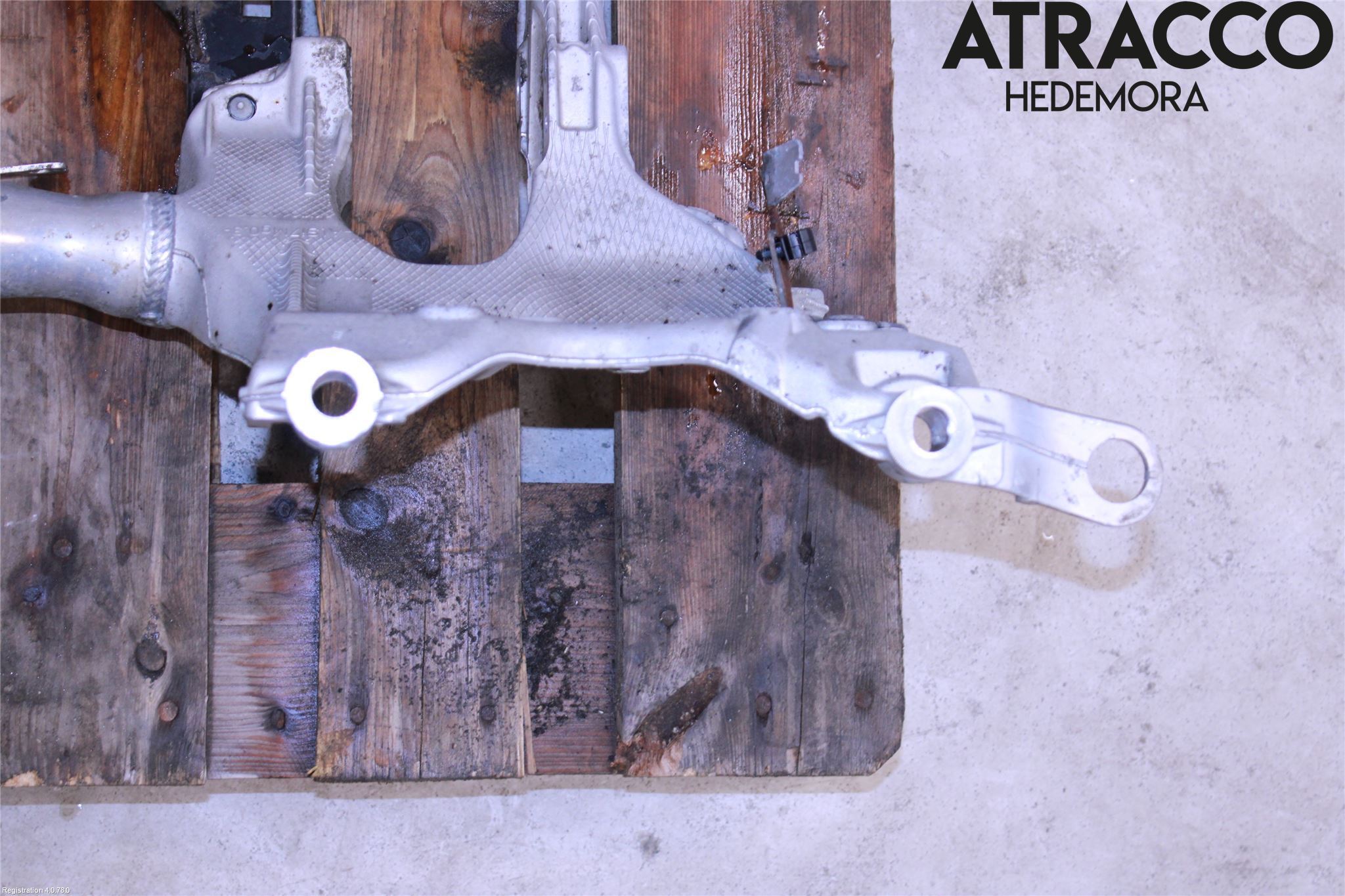 BMW 5 F10/F11/F18 09-17 Framvagnsbalk