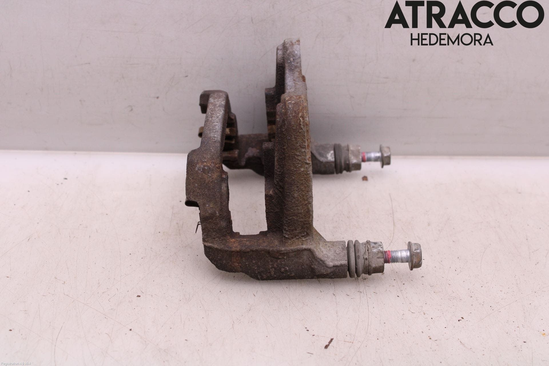 Toyota RAV4 19- Bromsokshållare