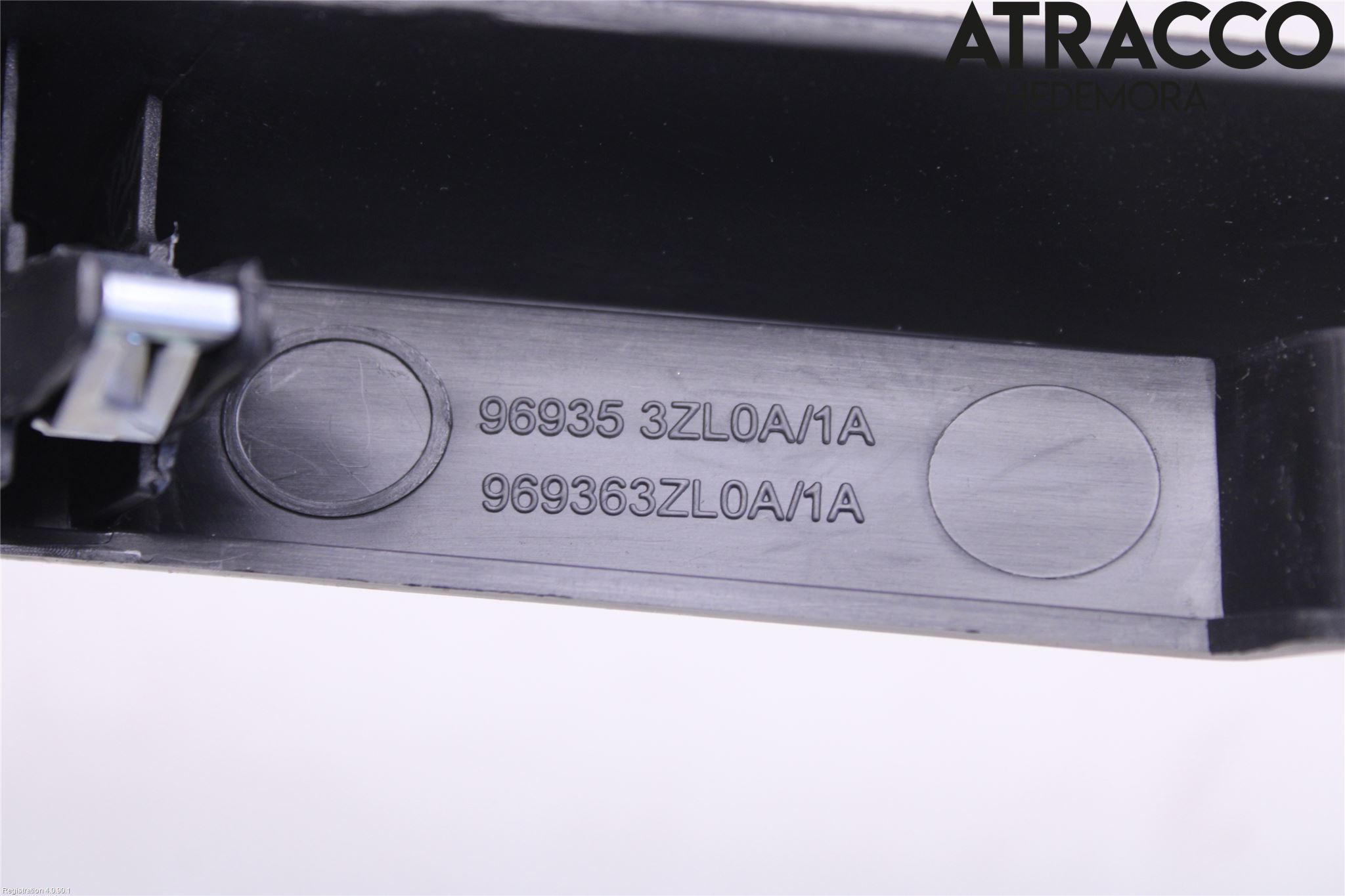 Nissan PULSAR Instrumentkonsoll Mitt