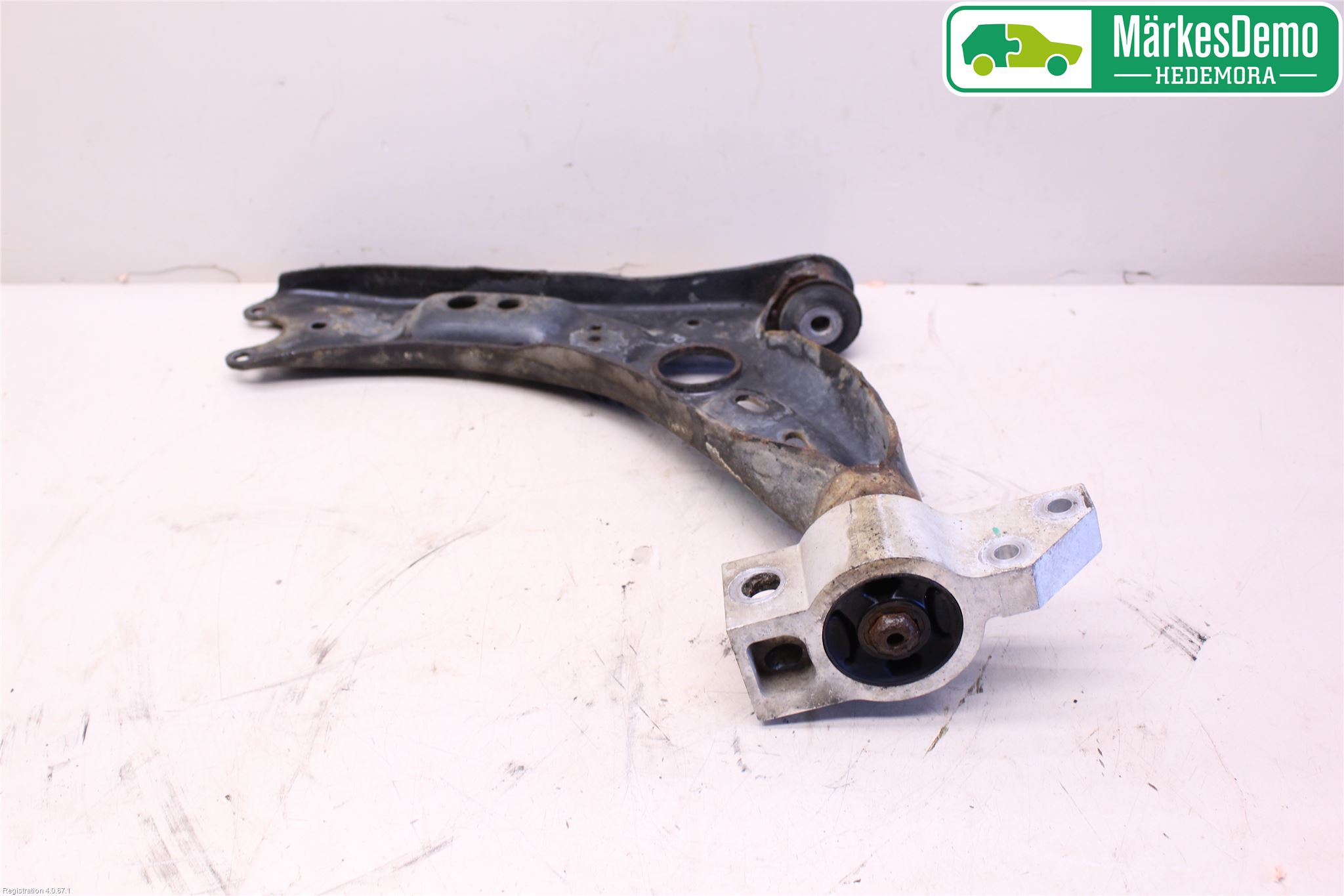 Volkswagen VW SCIROCCO 09-17 Bärarm Fram Undre Hö