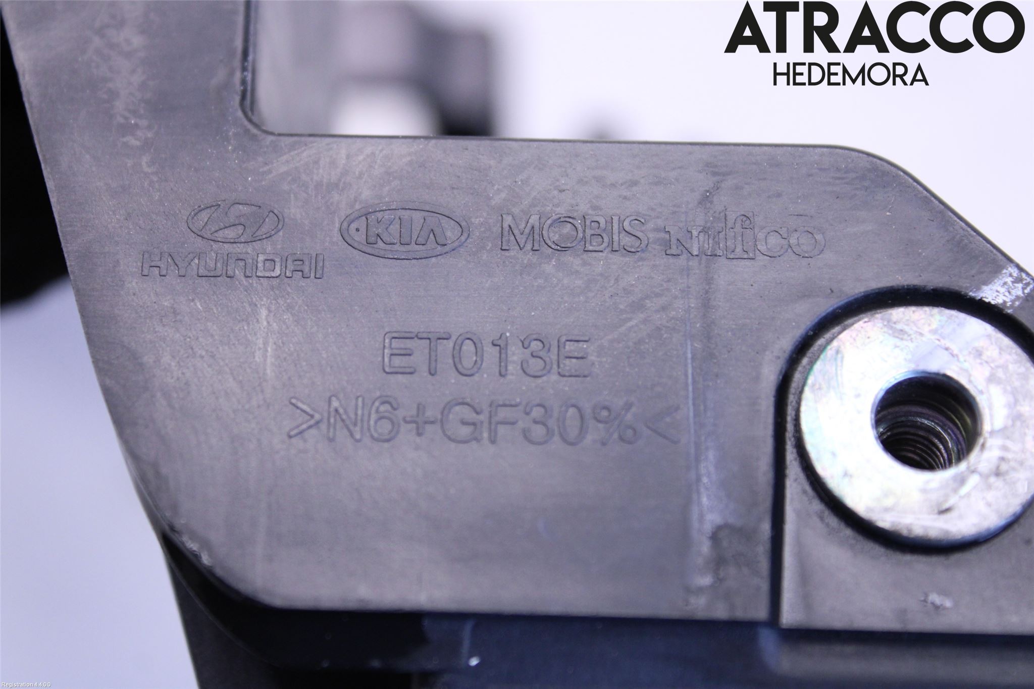 Kia CEED 12-18 Strålkast Fästsarg