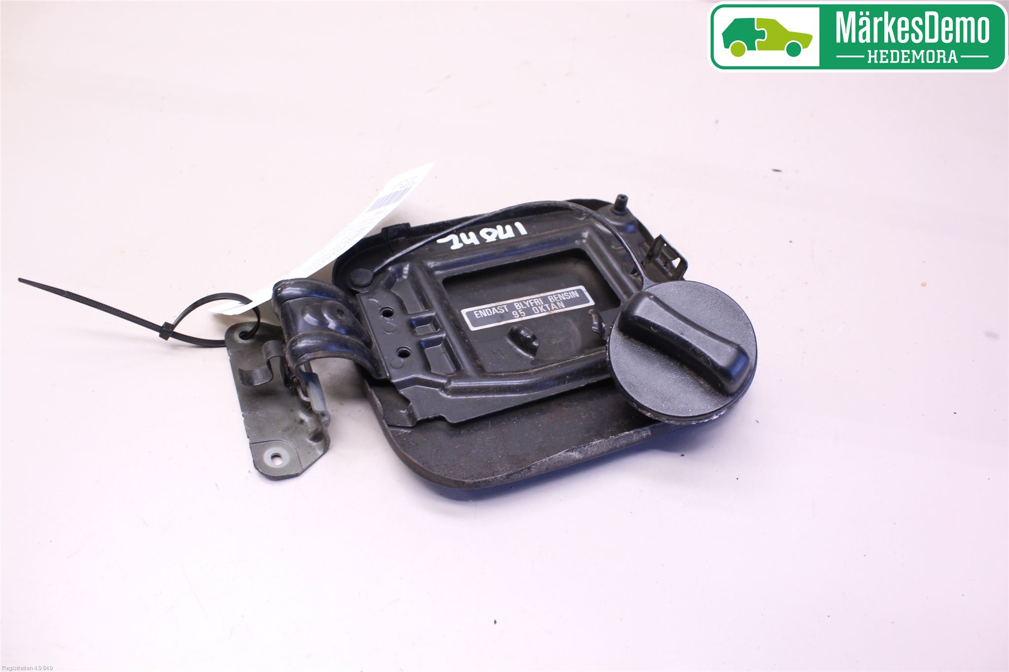 Nissan QASHQAI+2  08-10 Tanklucka