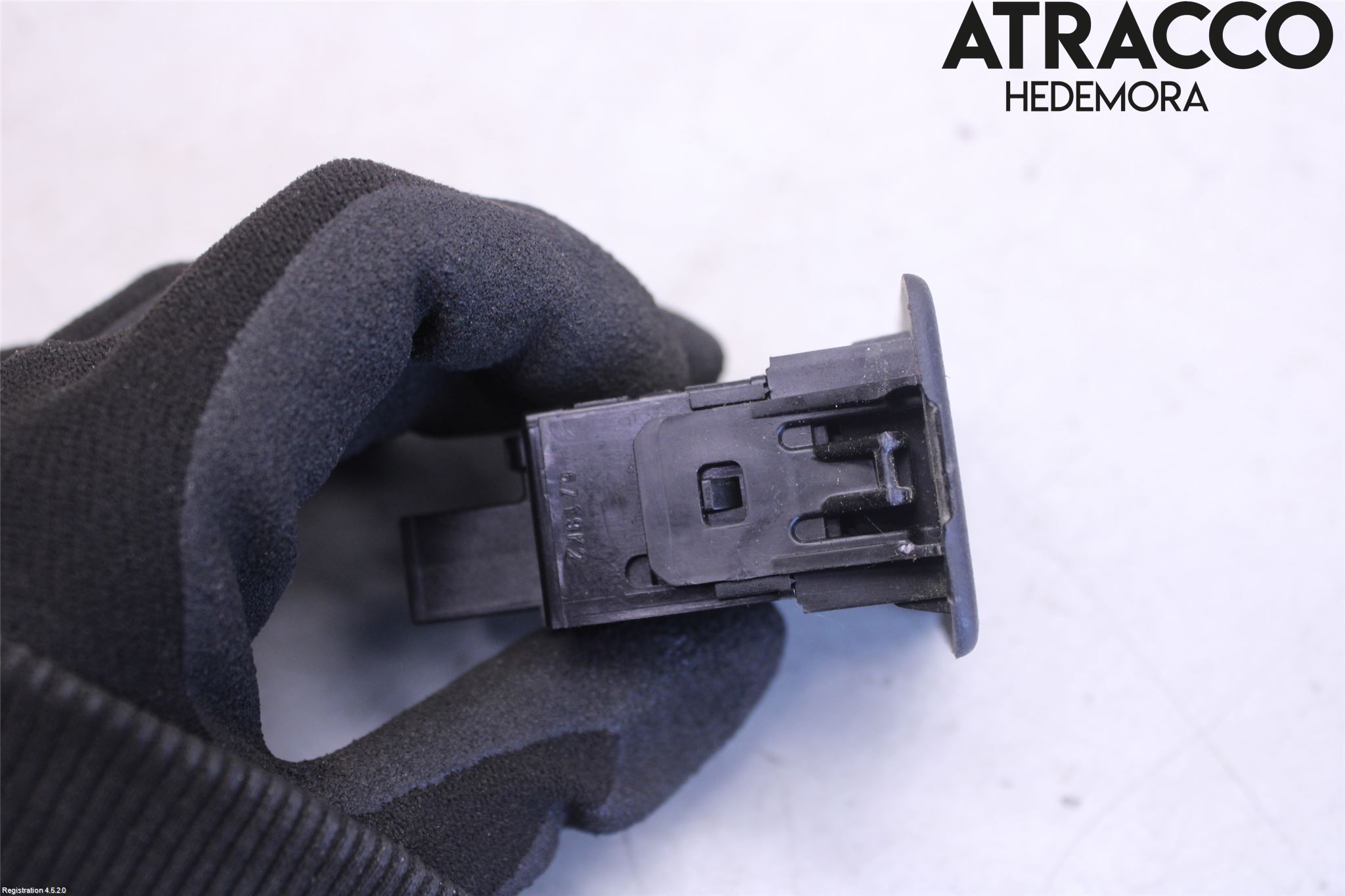 Subaru OUTBACK 15-20 Strömställare Baklucka