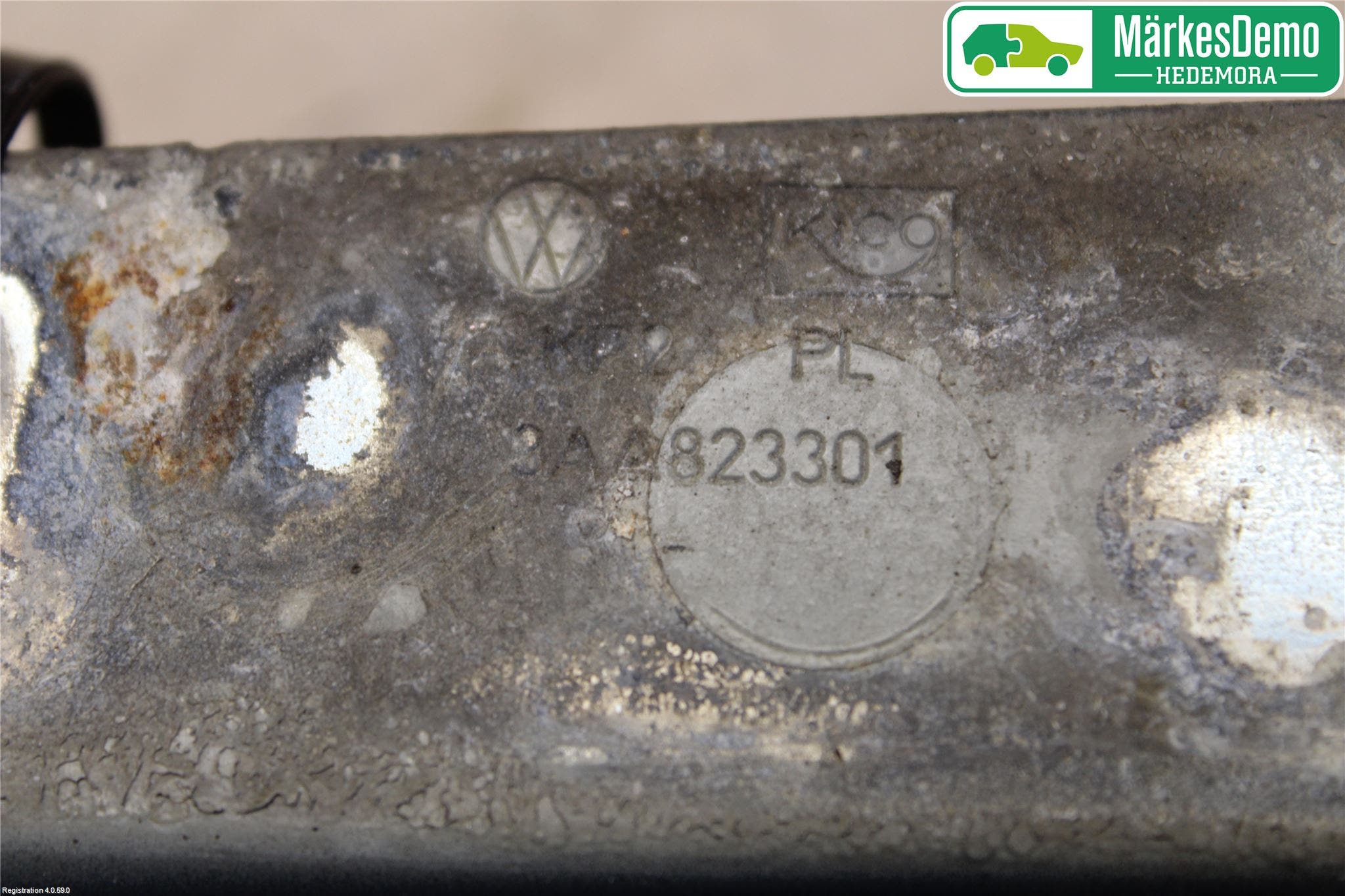 Volkswagen VW PASSAT 11-14 Huvgångjärn