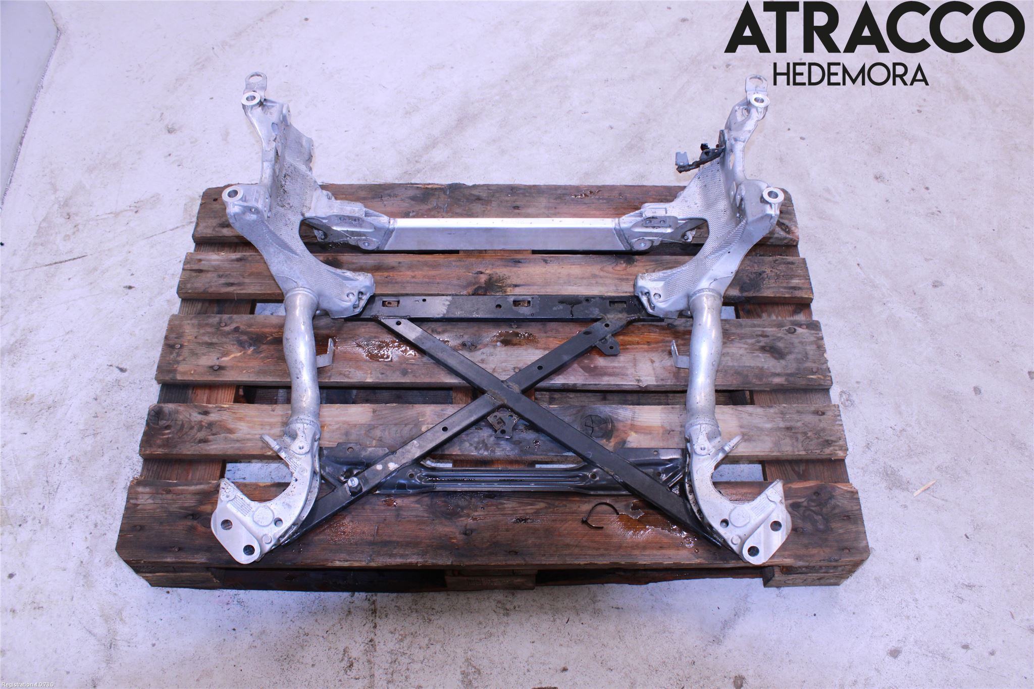 BMW 5 F10/F11/F18 09-17 Framvagnsbalk