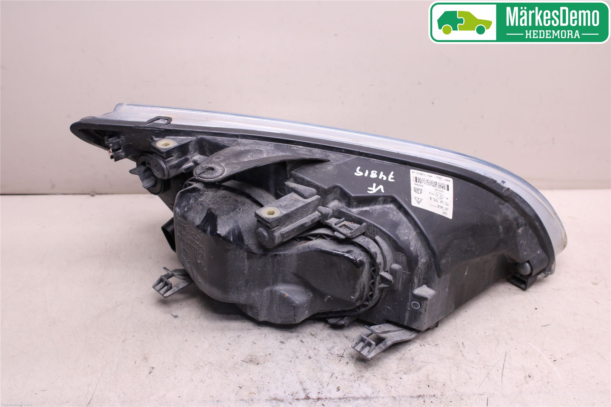 Ford FOCUS     04-07 Strålkastare Vänster