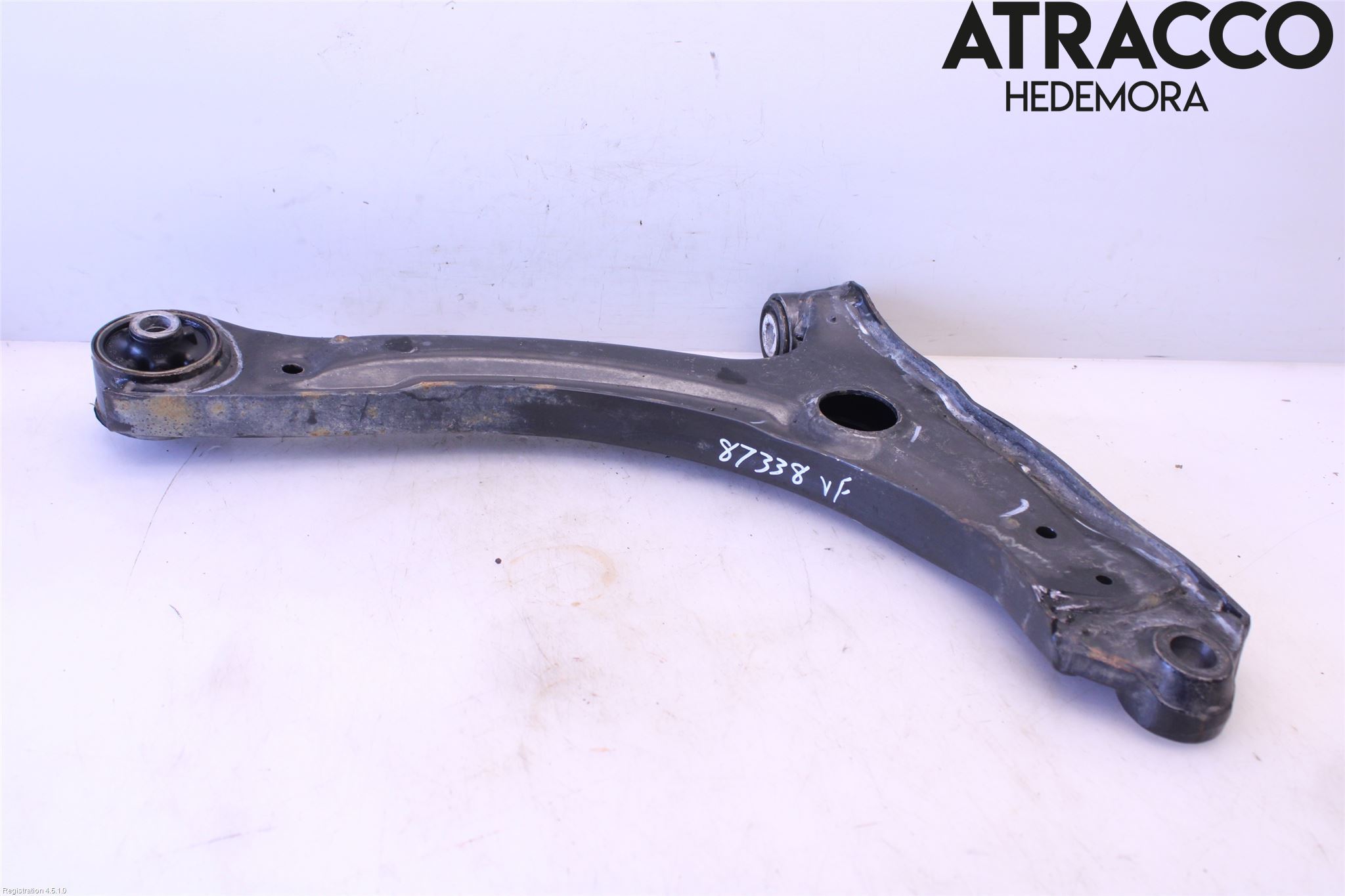 Ford E-TRANSIT SKÅP/BUSS 22- Bärarm Fram Undre Vä