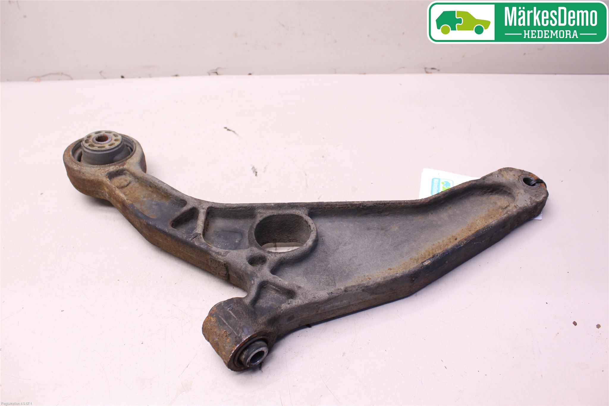 Fiat FREEMONT Bärarm Fram Undre Hö