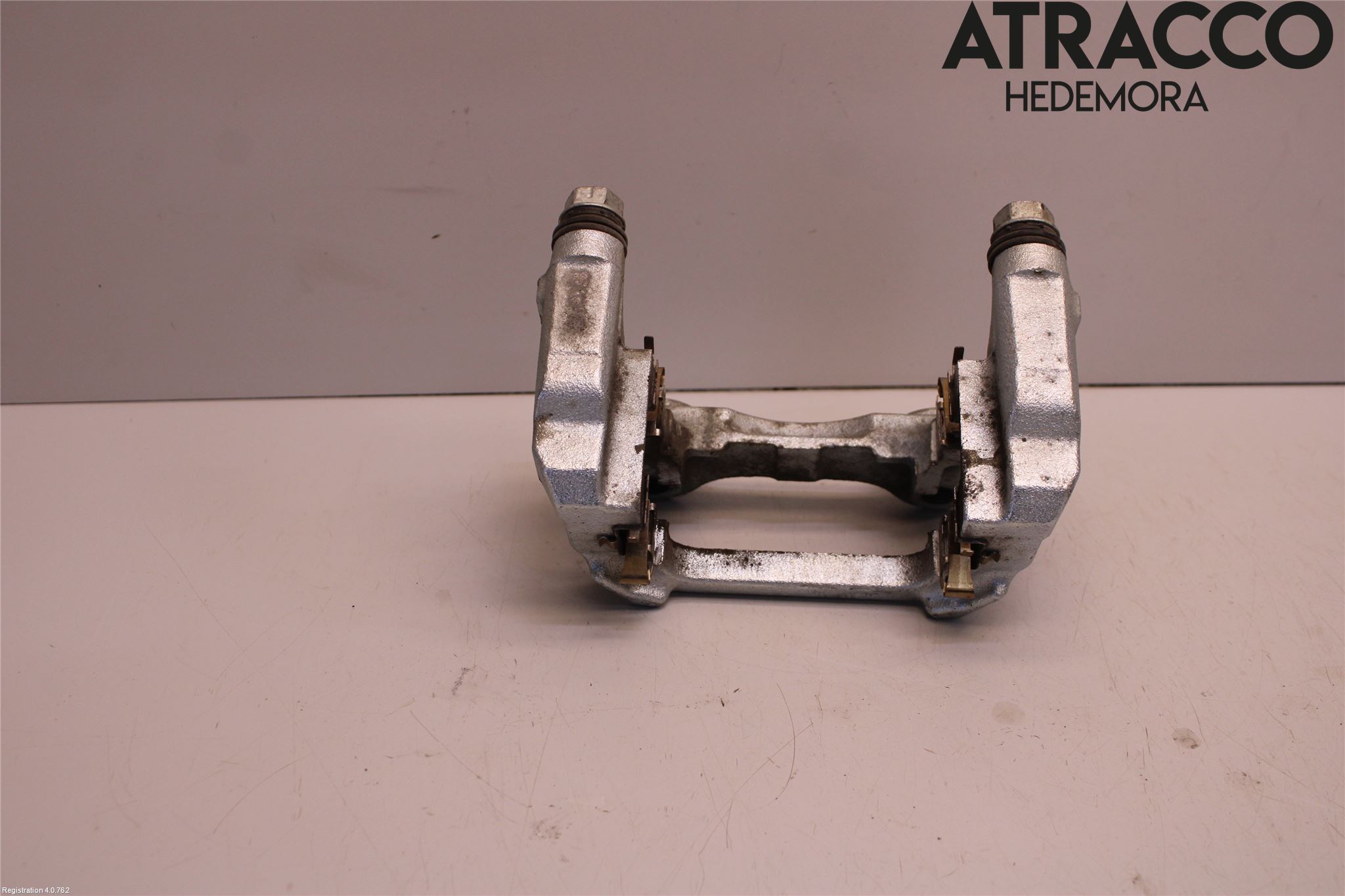 Toyota RAV4 19- Bromsokshållare