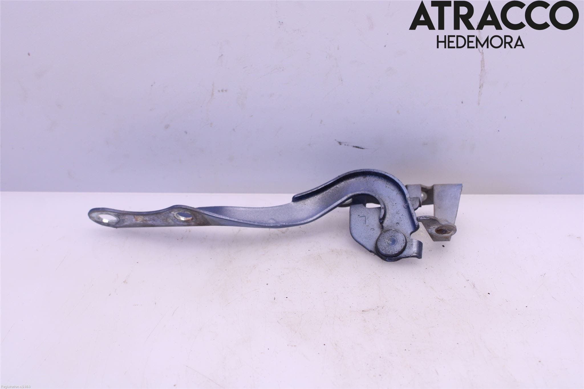 Toyota YARIS XP90 06-11 Huvgångjärn