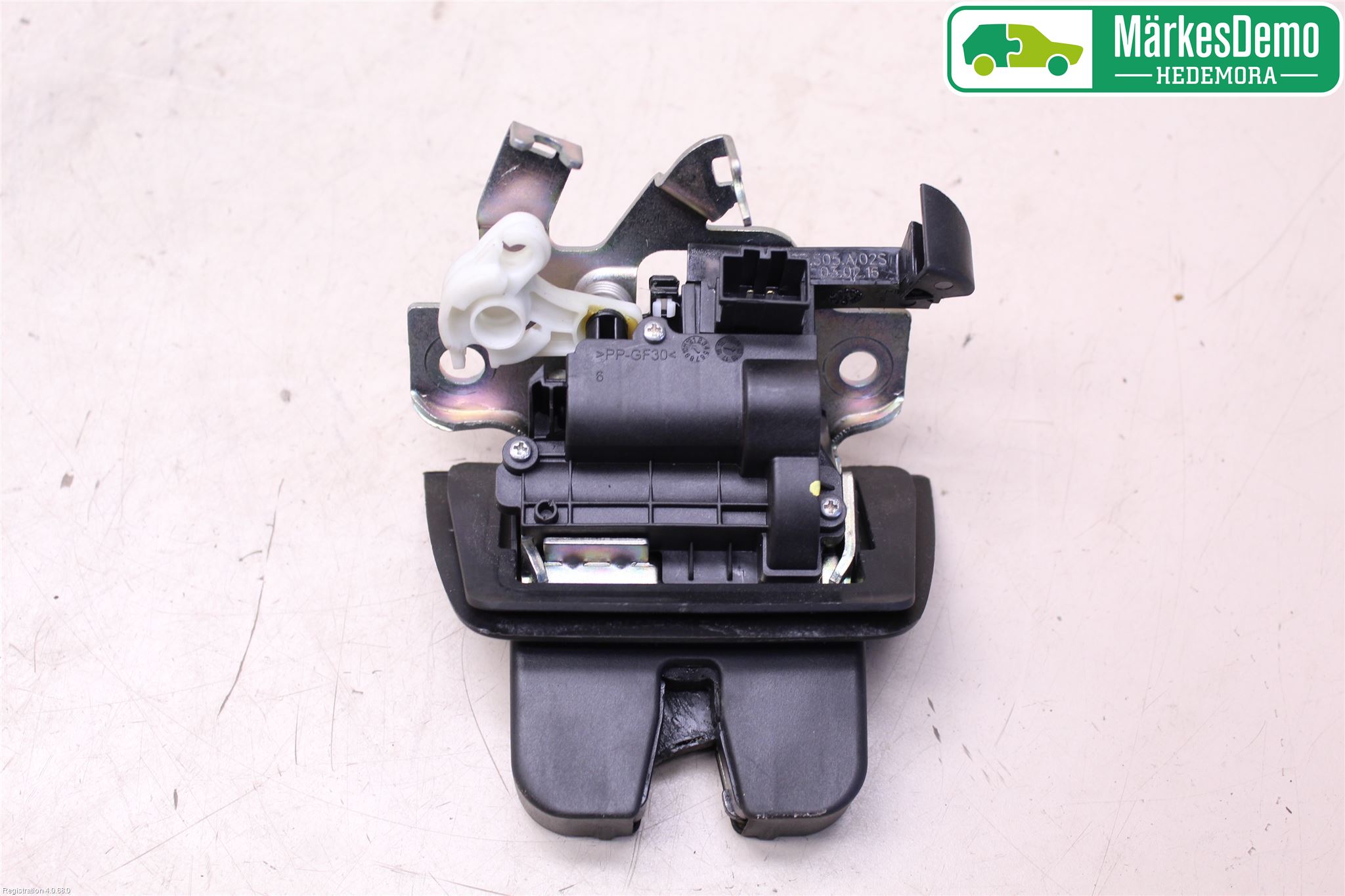 Audi A4/S4 B9 16-19 Låskista Baklucka