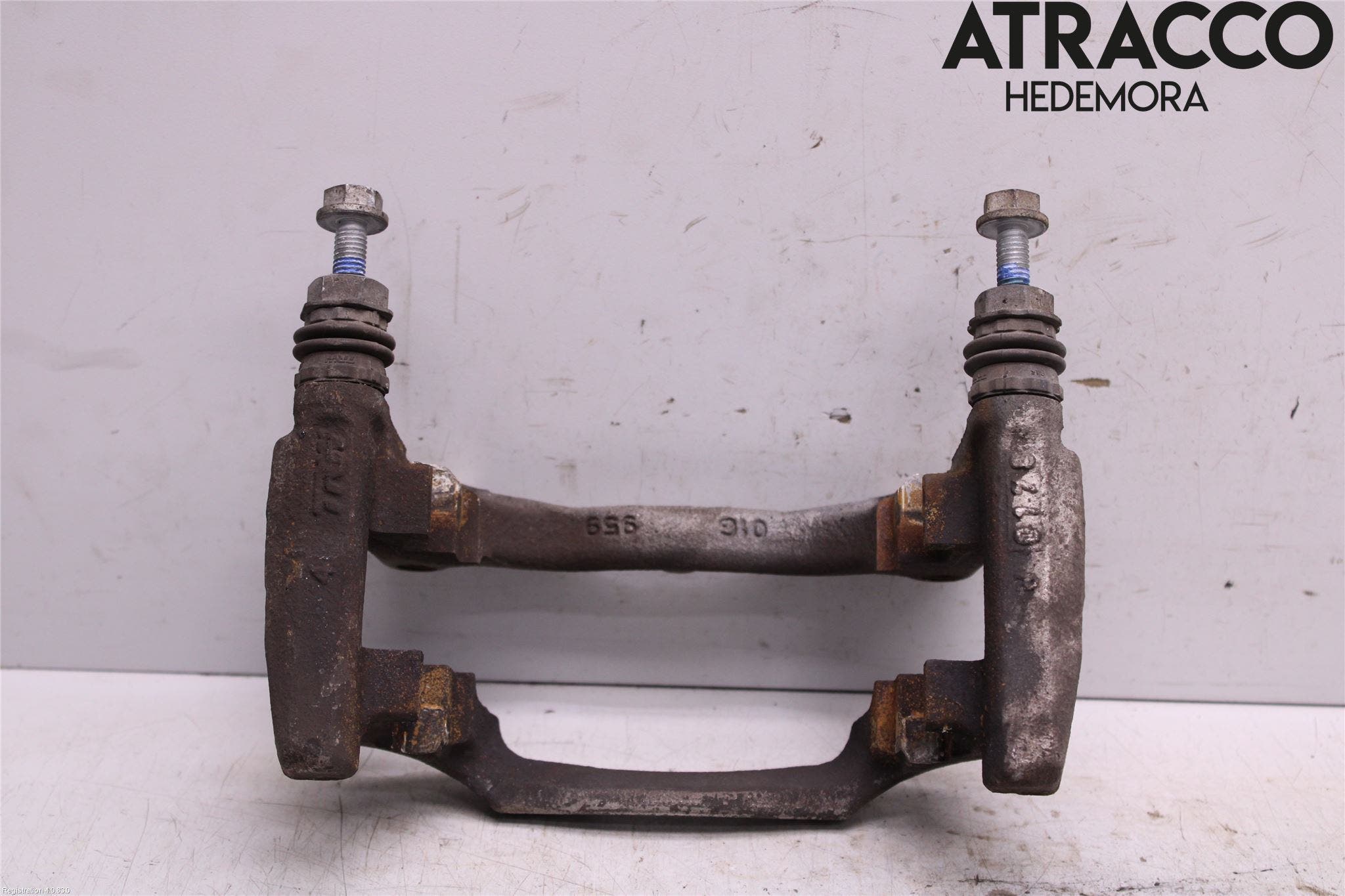 BMW 5 G30/G31/F90 17-23 Bromsokshållare