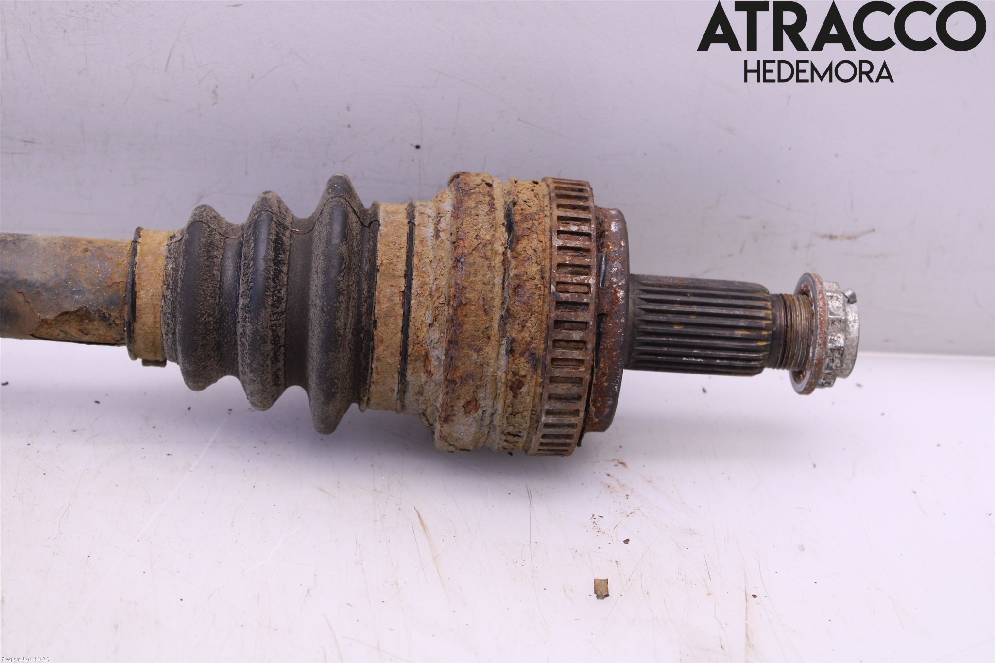BMW 3 E90/91 SED/TOU 05-12 Drivaxel Bak Höger