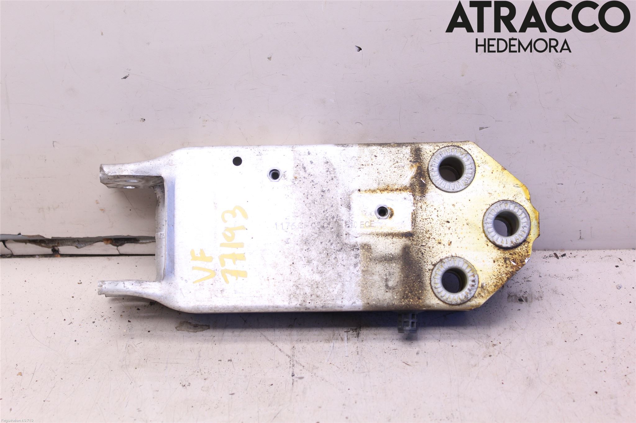BMW 5 F10/F11/F18 09-17 Stötfångarbärjärn Fram