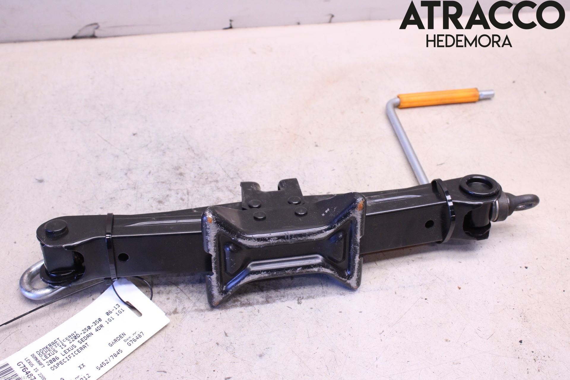 Lexus IS 220d/250/350 06-13 Domkraft