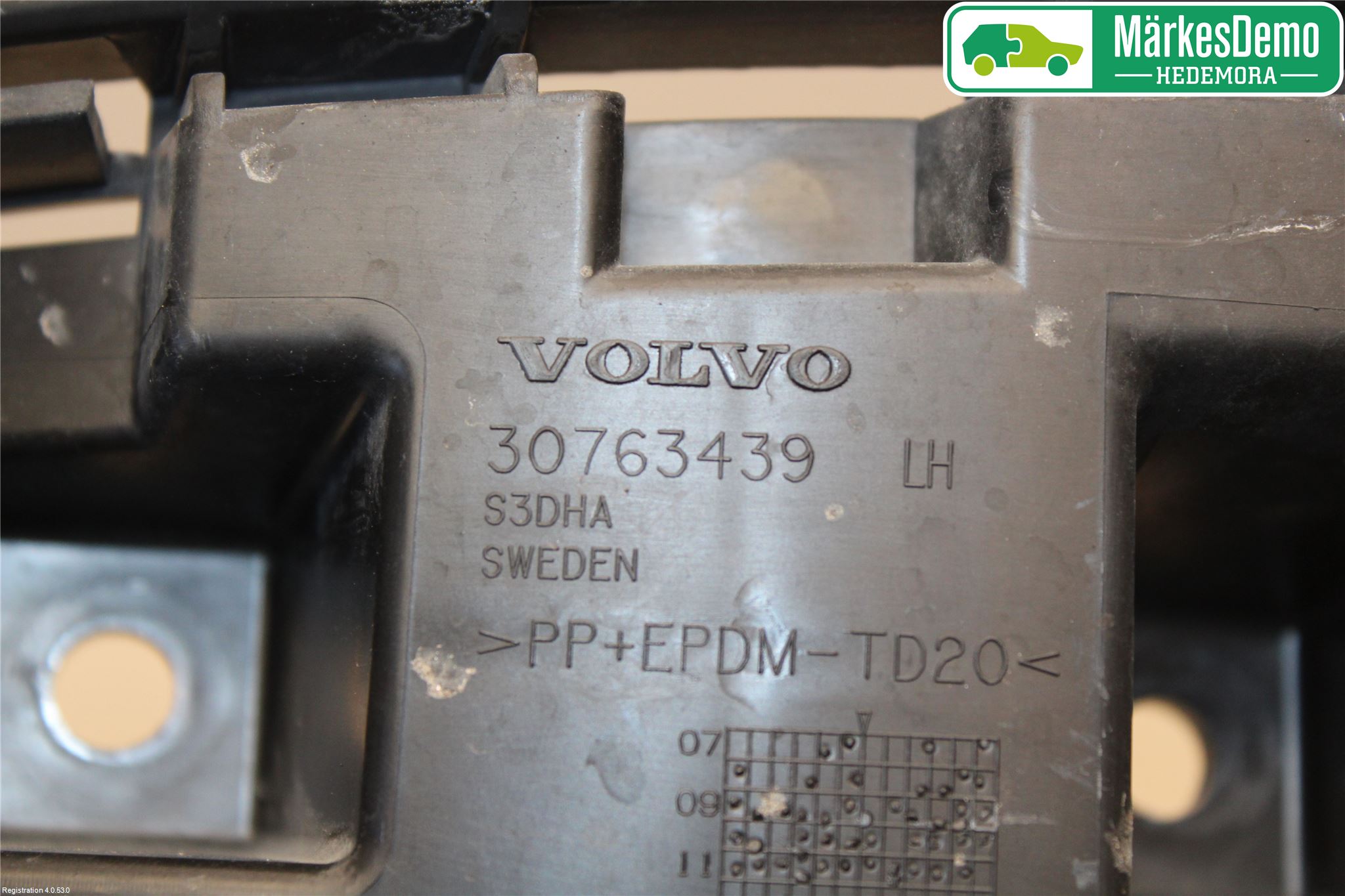 Volvo XC60 09-13 Stötfångarfäste Bak Vä