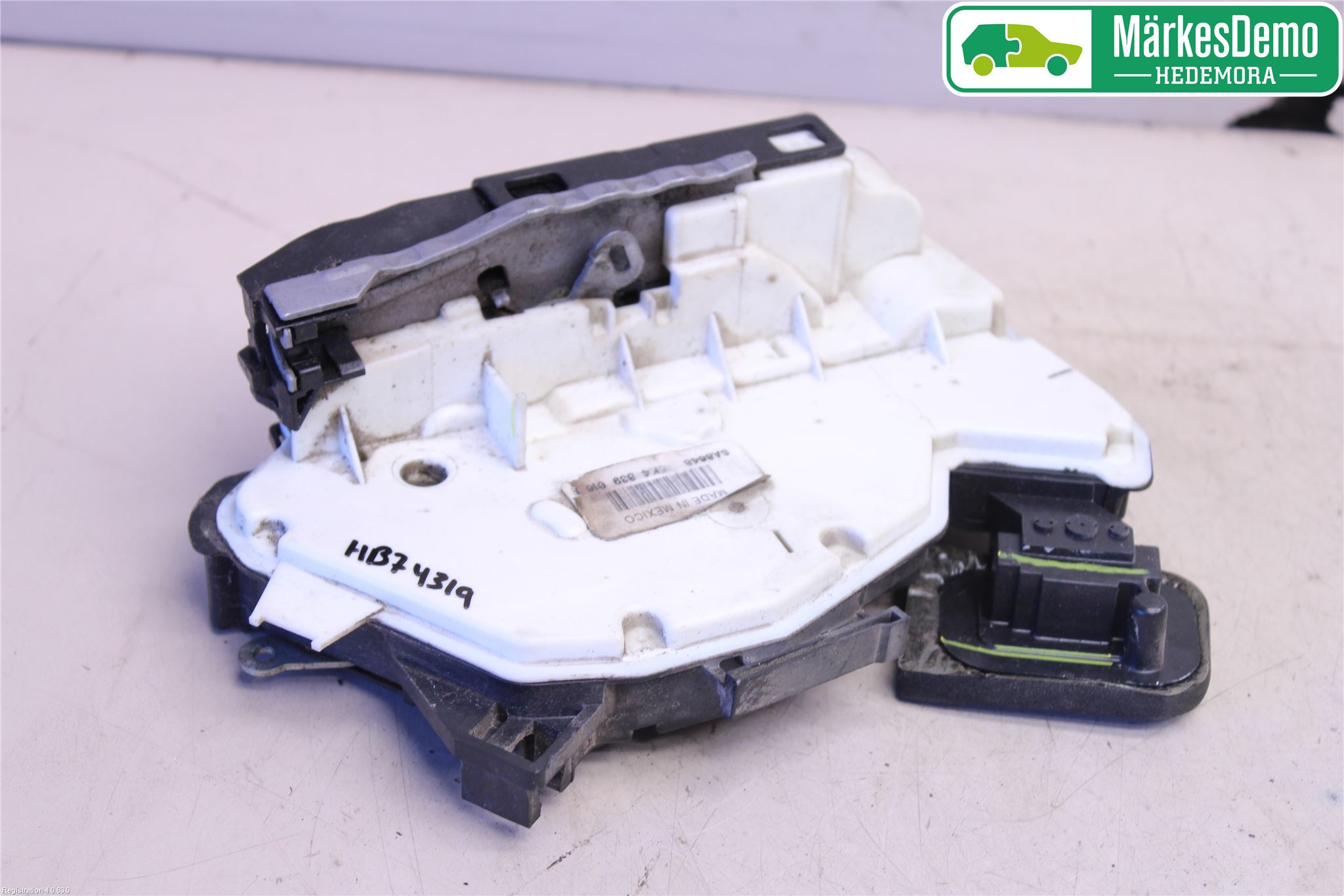 Volkswagen VW JETTA VI 11- Låskista-Dörrlås