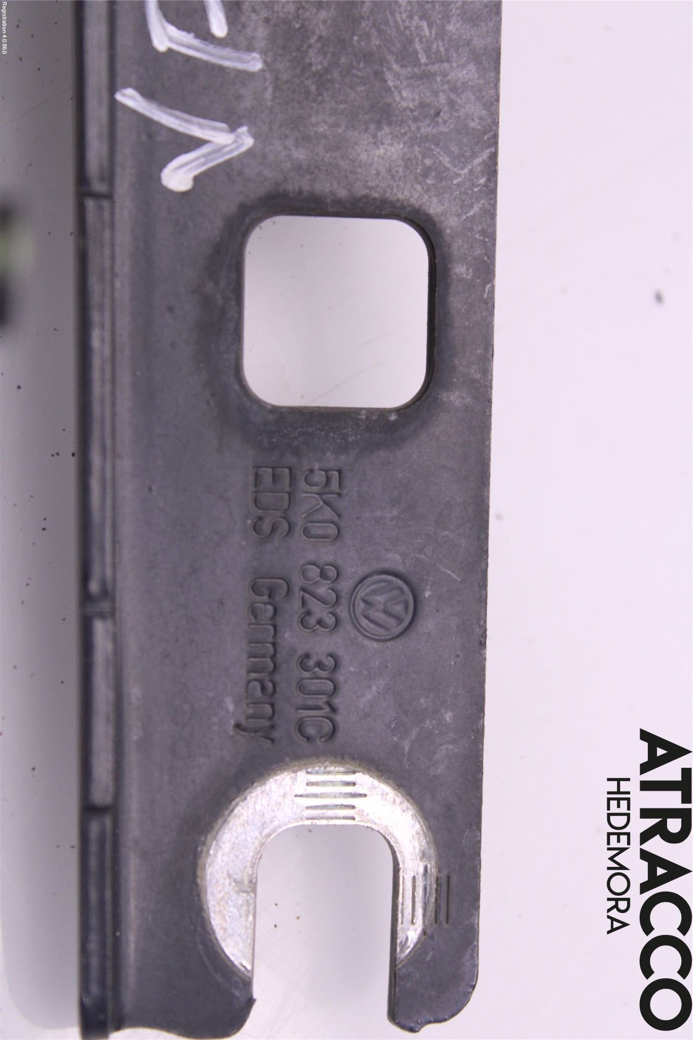 Volkswagen VW GOLF VI 09-13 Huvgångjärn