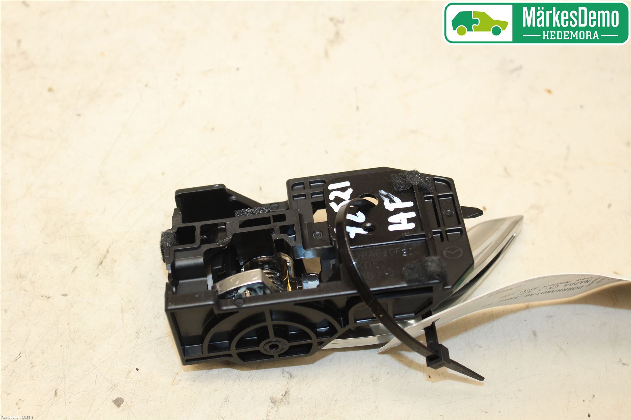 Mazda CX-5 17- Dörrhandtag Inre Hö