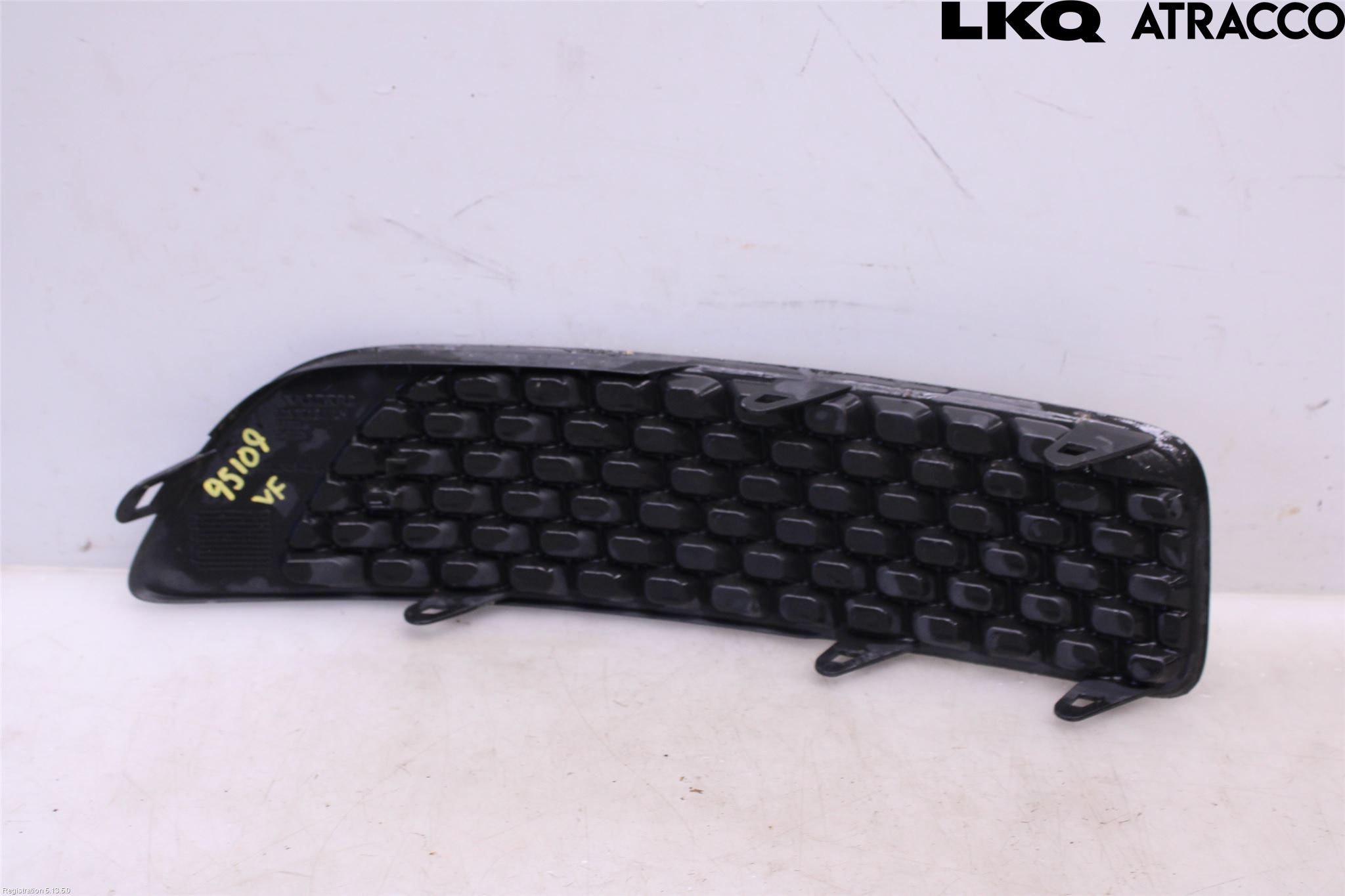 Volvo V70 08-13 Dimljussarg Fram