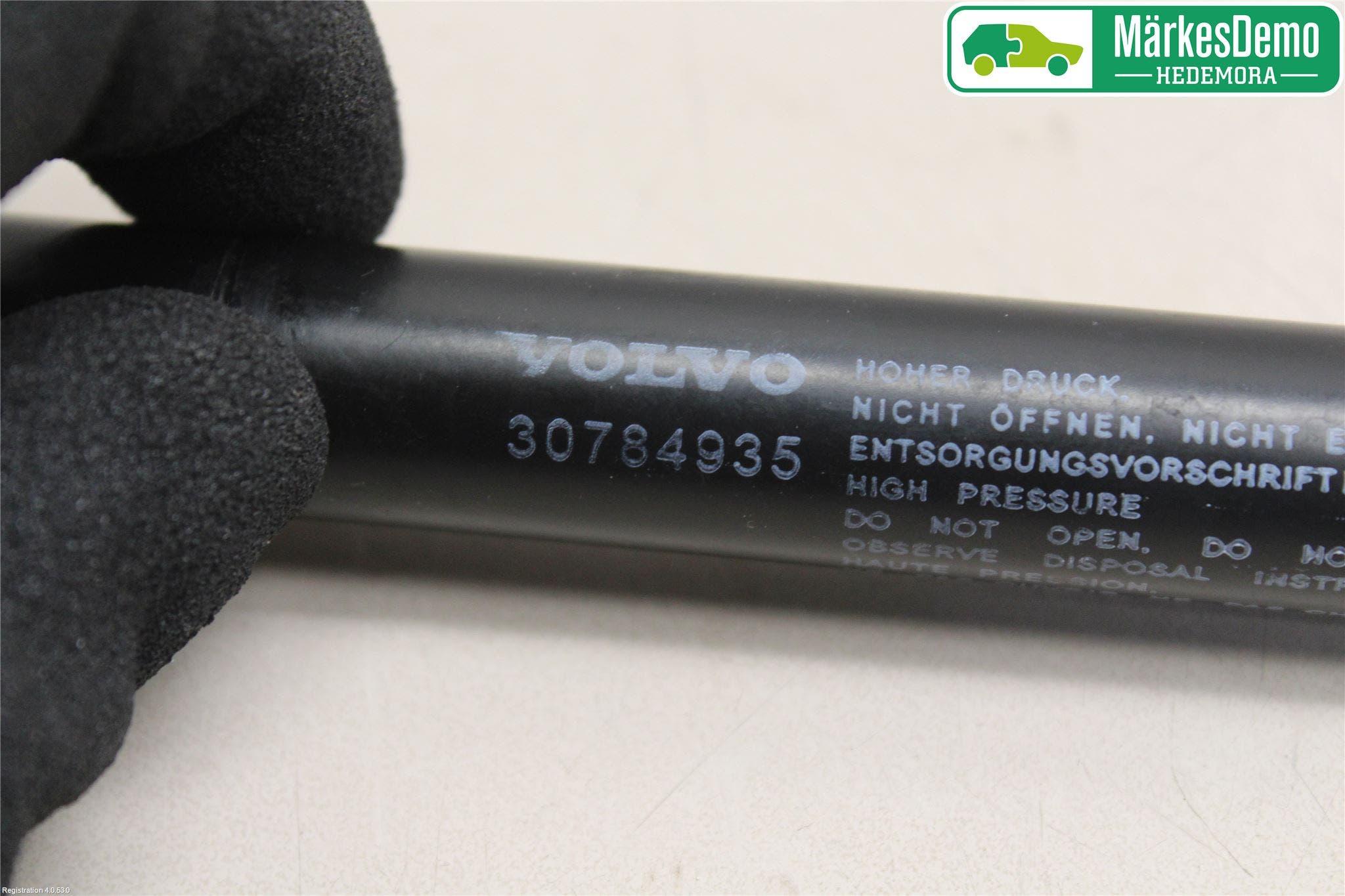 Volvo XC60 09-13 Gasfjäder Motorhuv