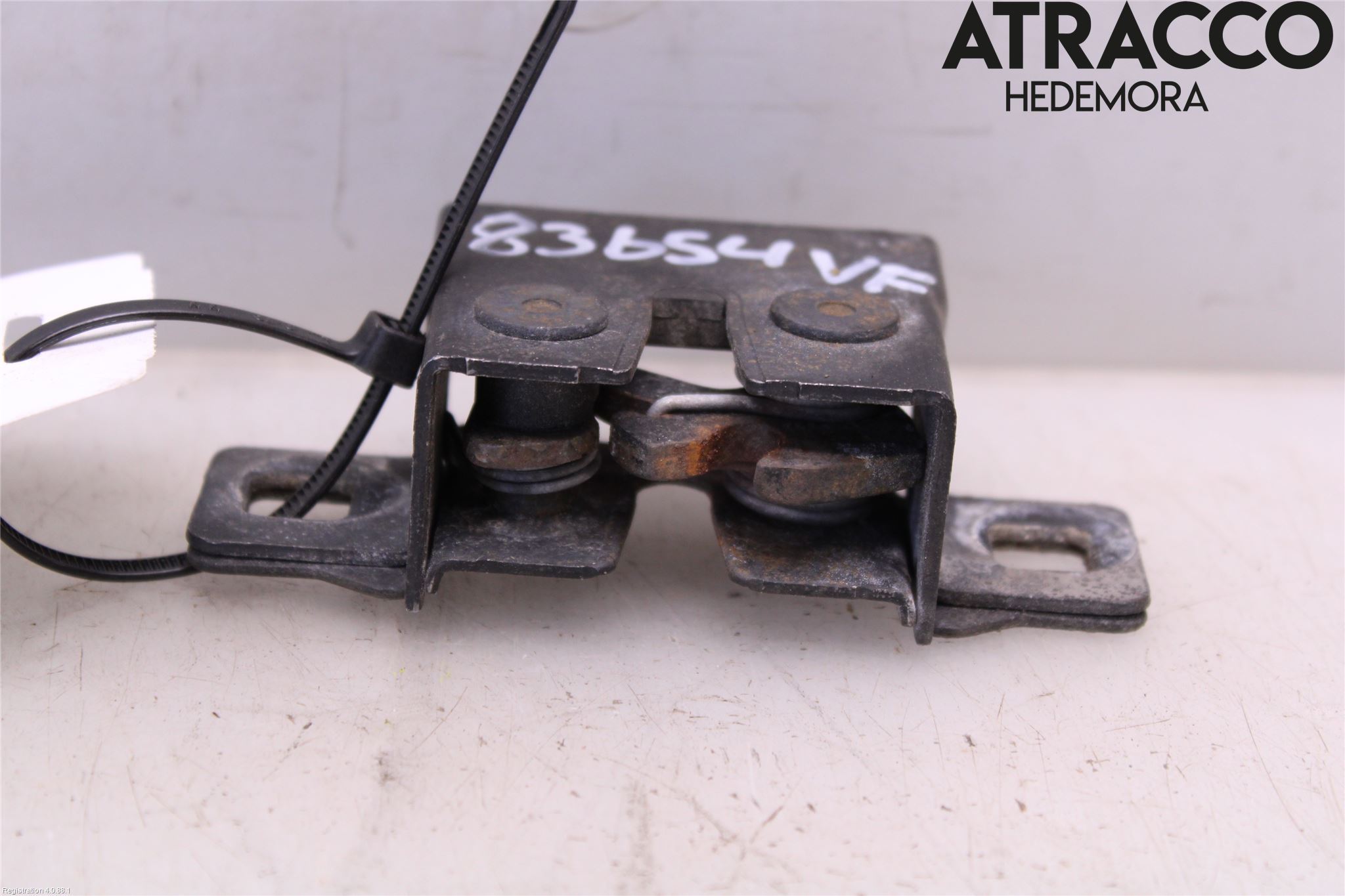 Jaguar F-PACE Huvlås