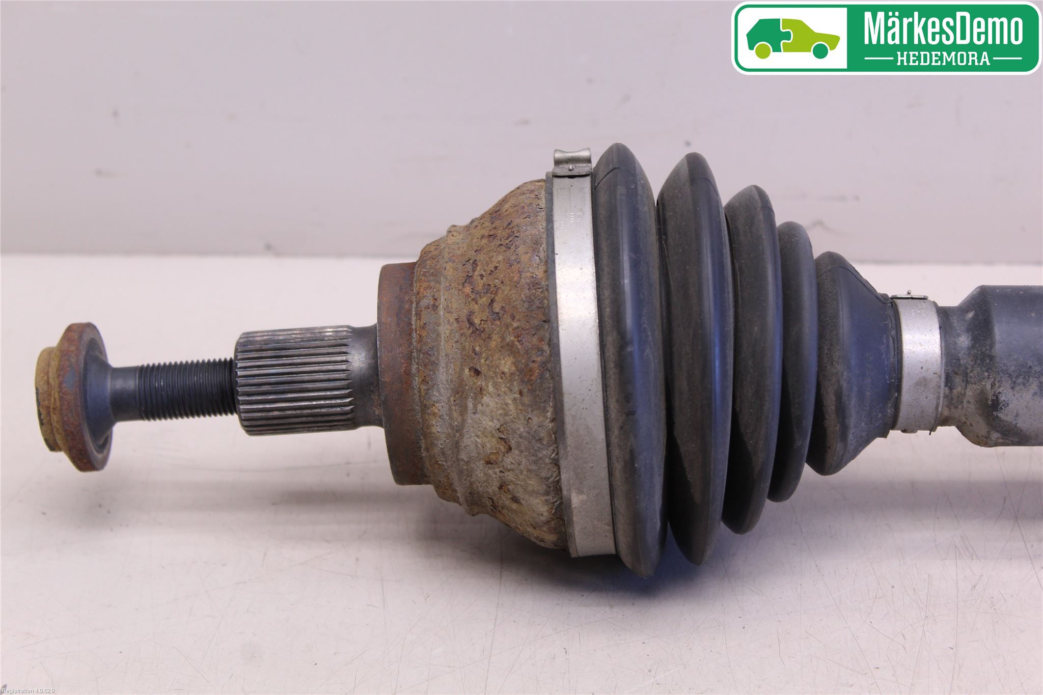 Volkswagen VW CADDY 11-15 Drivaxel Fram Höger