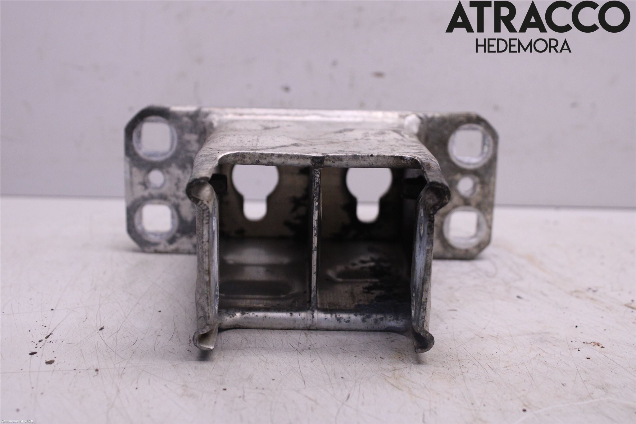 BMW 5 E60/61 Sed/Tou 02-10 Stötfångarbärjärn Fram