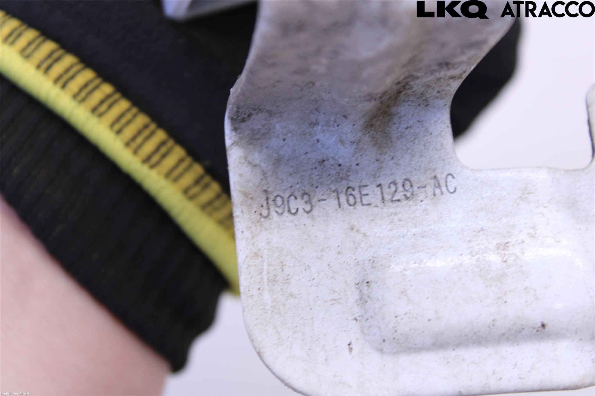 Jaguar E-PACE 17- Skärmfäste Fram Vä