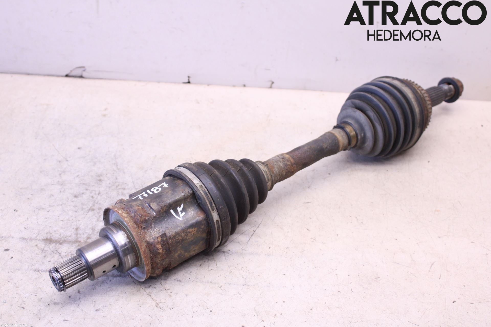Toyota RAV 4 00-06 Drivaxel Fram Vänster