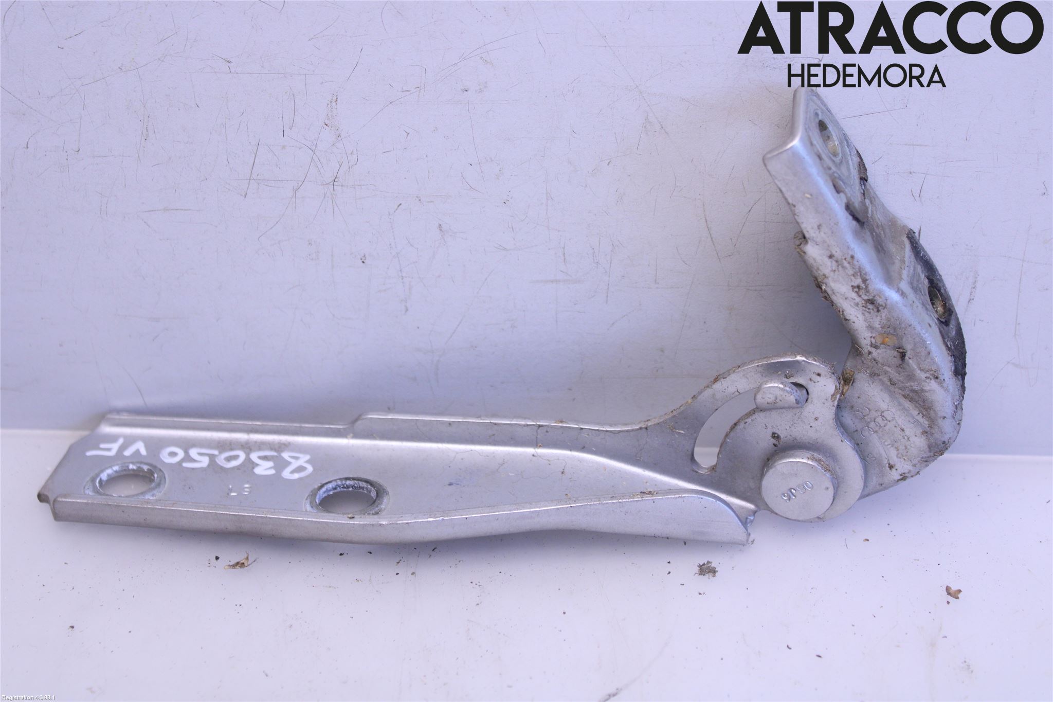 Audi A3/S3 05-13 Huvgångjärn