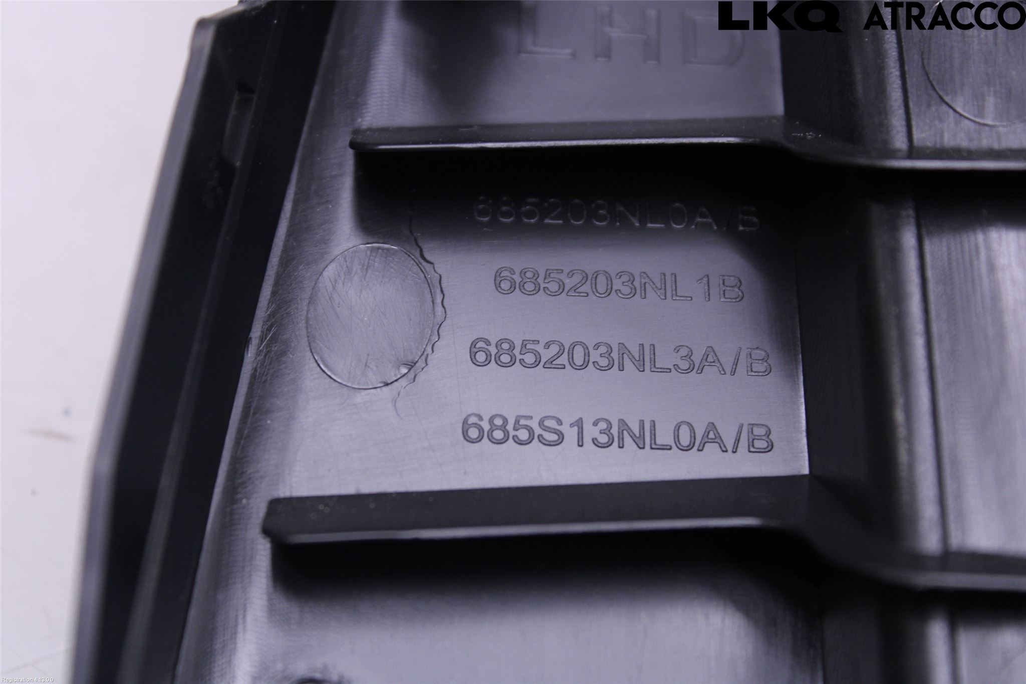 Nissan LEAF 18- Handskfack
