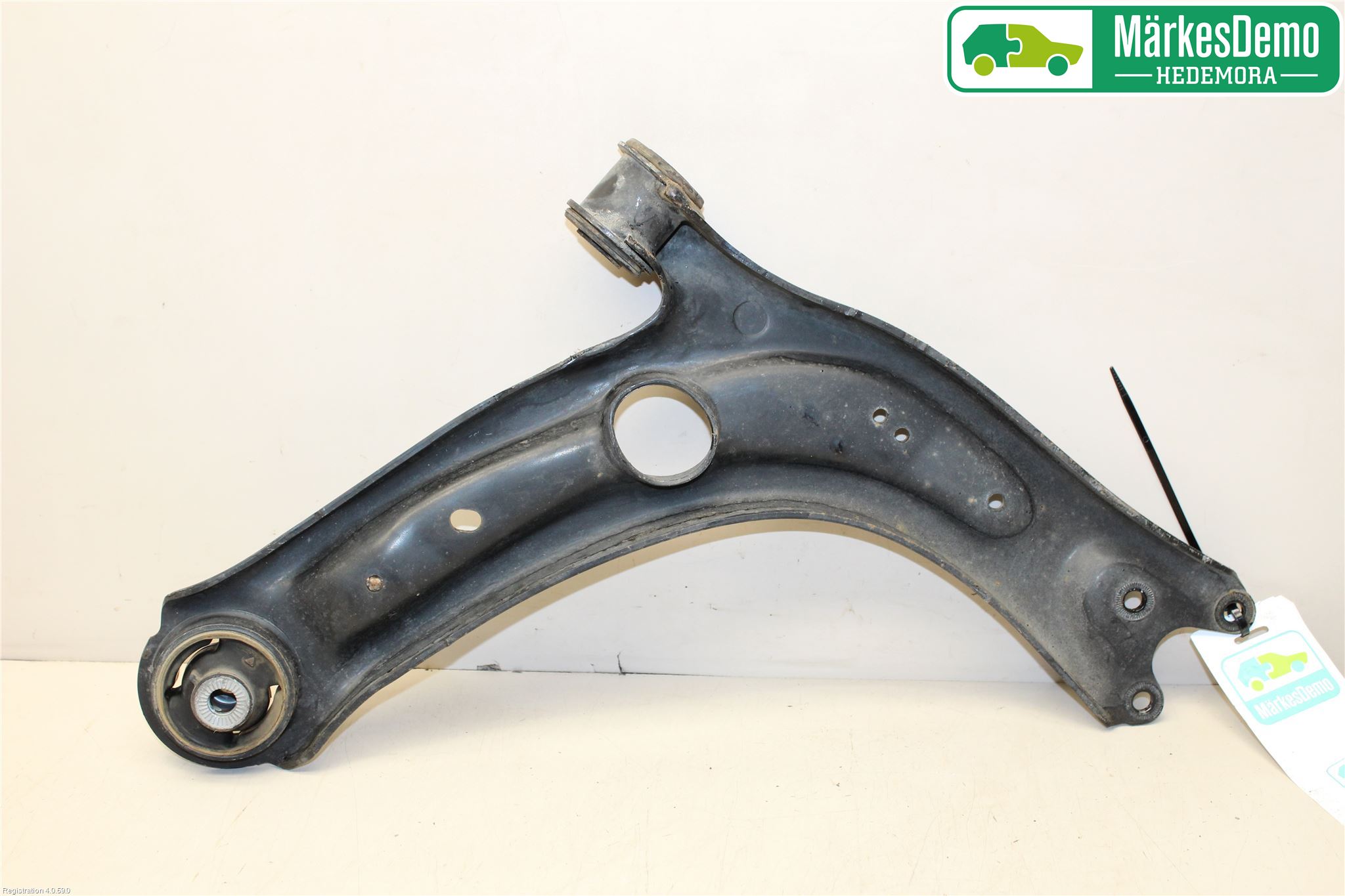 Volkswagen VW PASSAT 15-19 Bärarm Fram Undre Vä