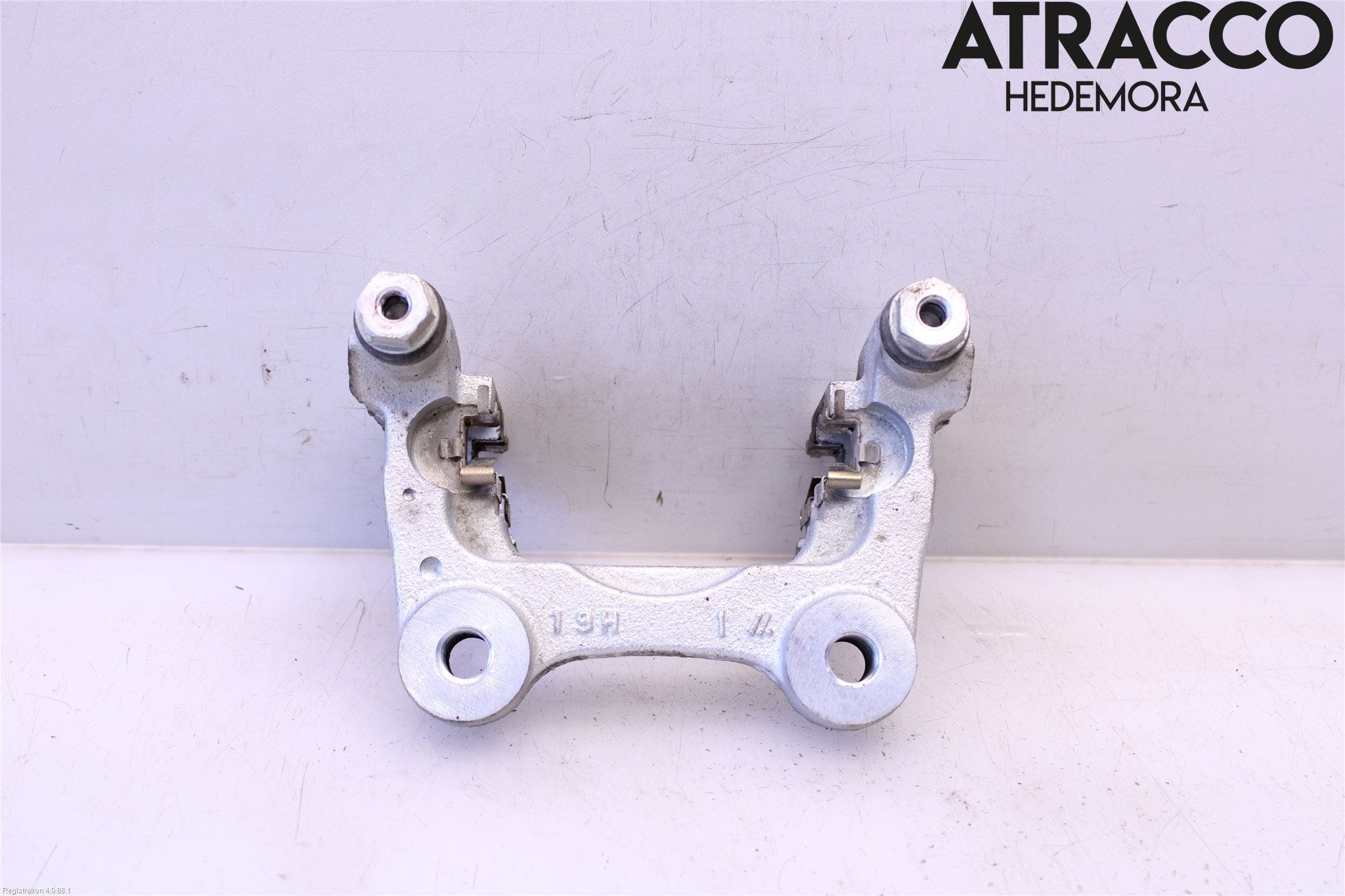 Toyota RAV4 19- Bromsokshållare