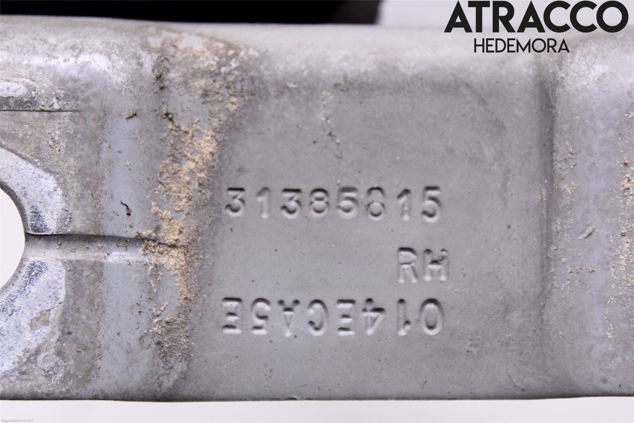 Volvo XC60 14-17 Huvgångjärn