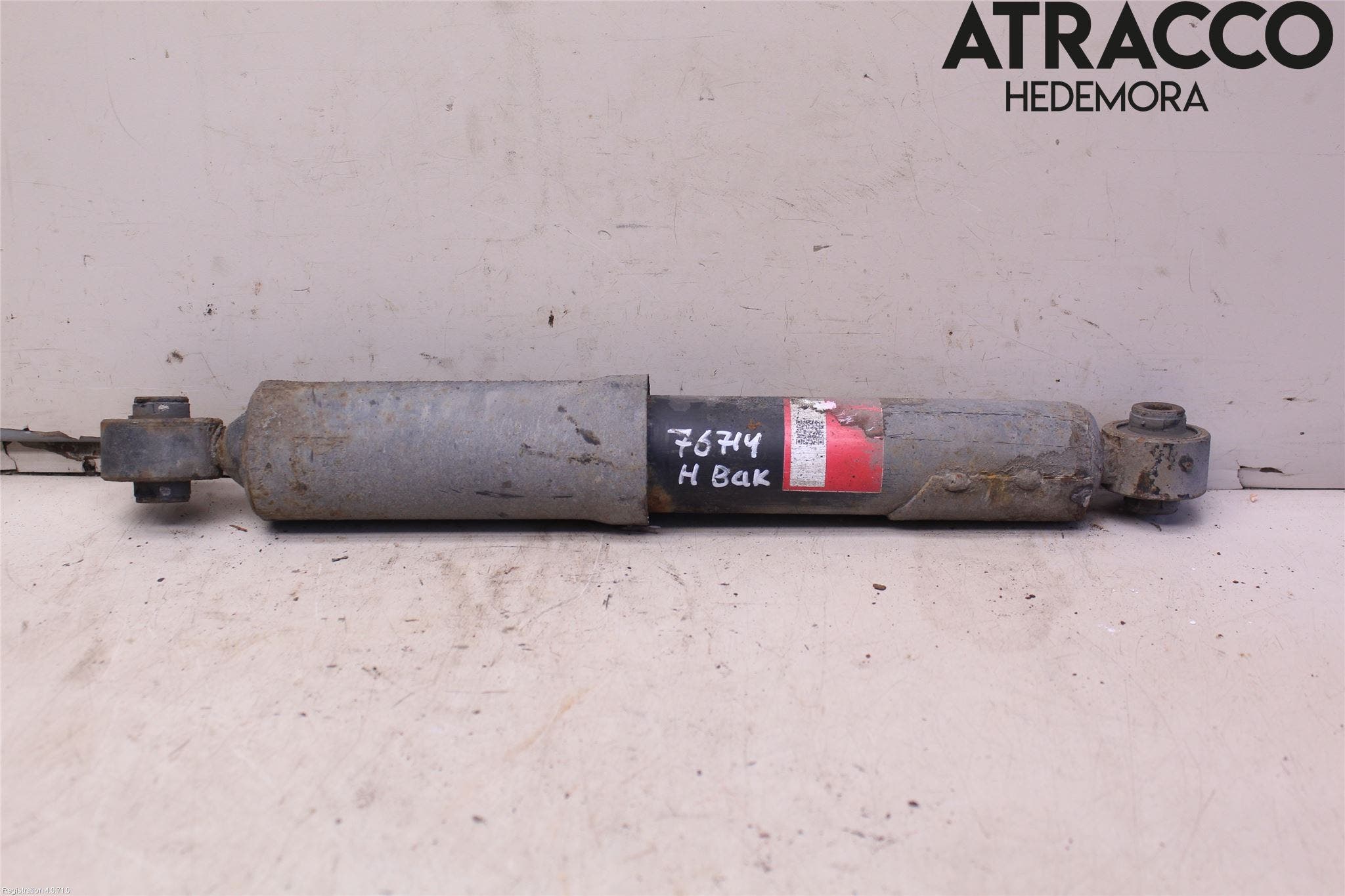 Lexus NX 300h 15-21 Stötdämpare Bak