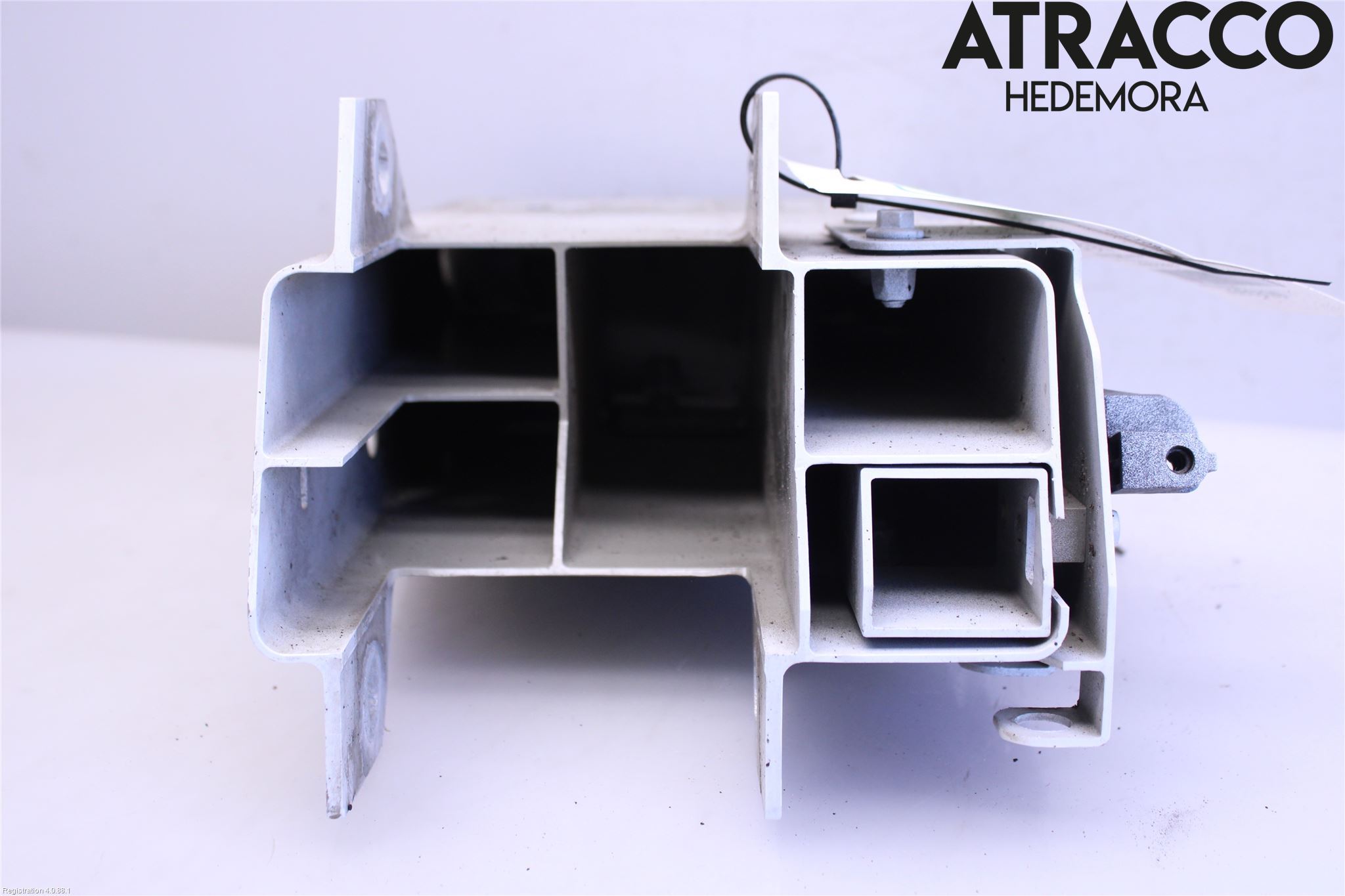 Volvo V90 17->> Stötfångarbärjärn Fram