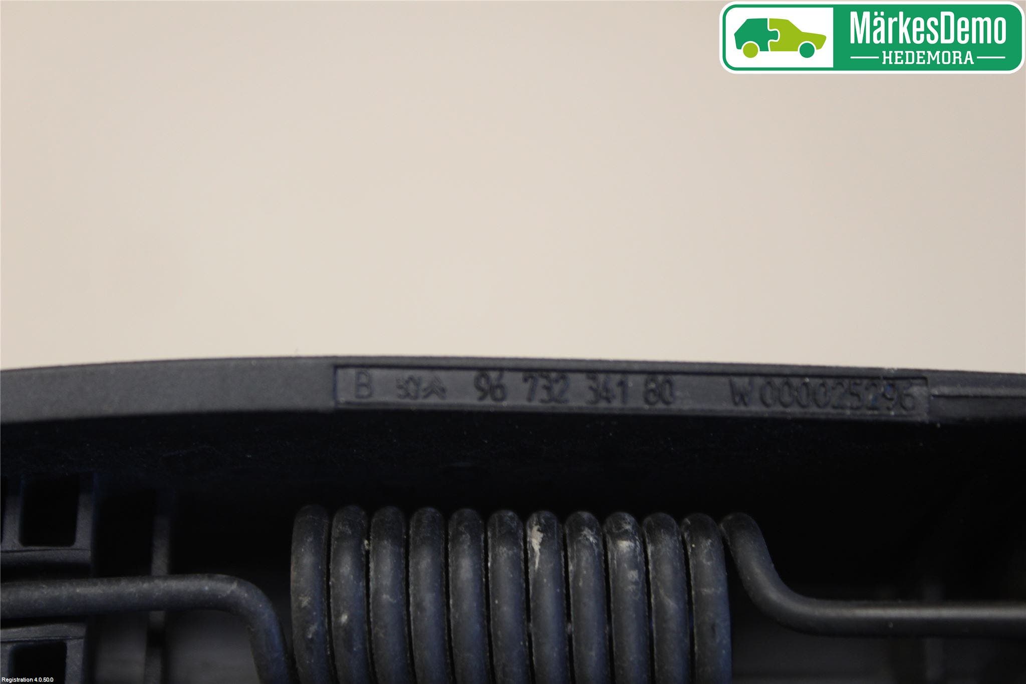 Peugeot PEUGOT 208 16-19 Torkararm-Bakruta