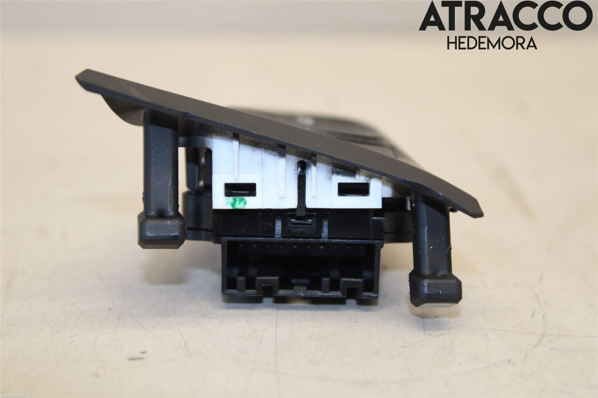 Opel INSIGNIA 17- Strömställare Multifunktion