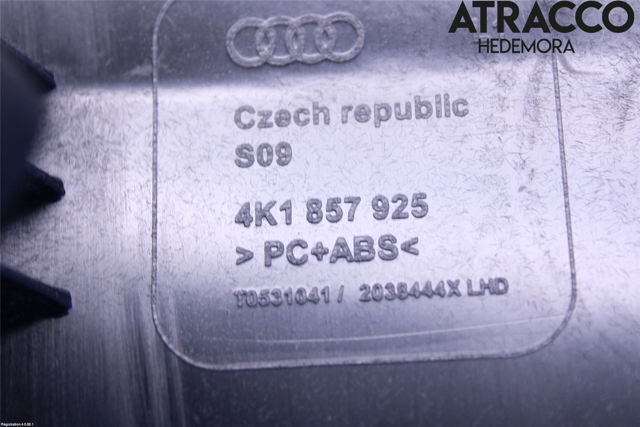 Audi A6 F2/C8 19- Instrumentbräda Förvaringsfack