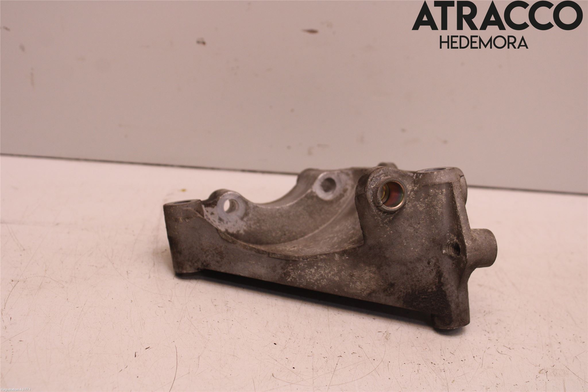 Saab 9-5     06-10 Styrservopumpsfäste