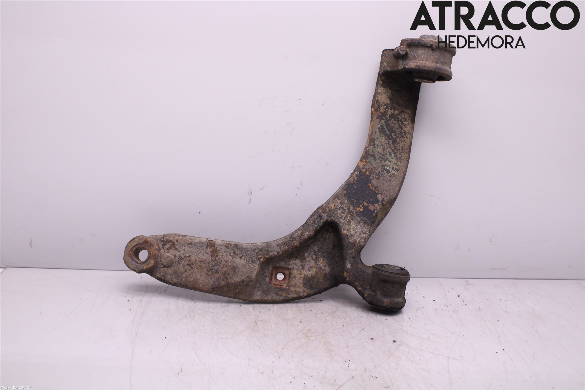 Volkswagen VW TRANSP/CARAVELLE (T5) 04-15 Bärarm Fram Undre Hö
