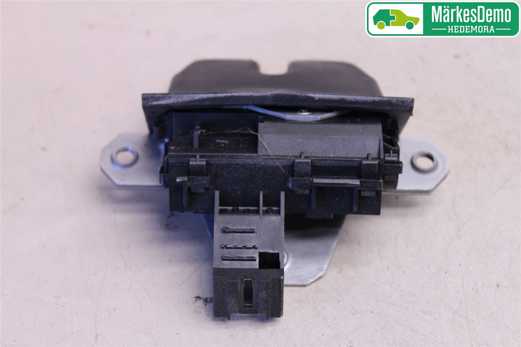 Ford FOCUS 08-11 Låskista Baklucka