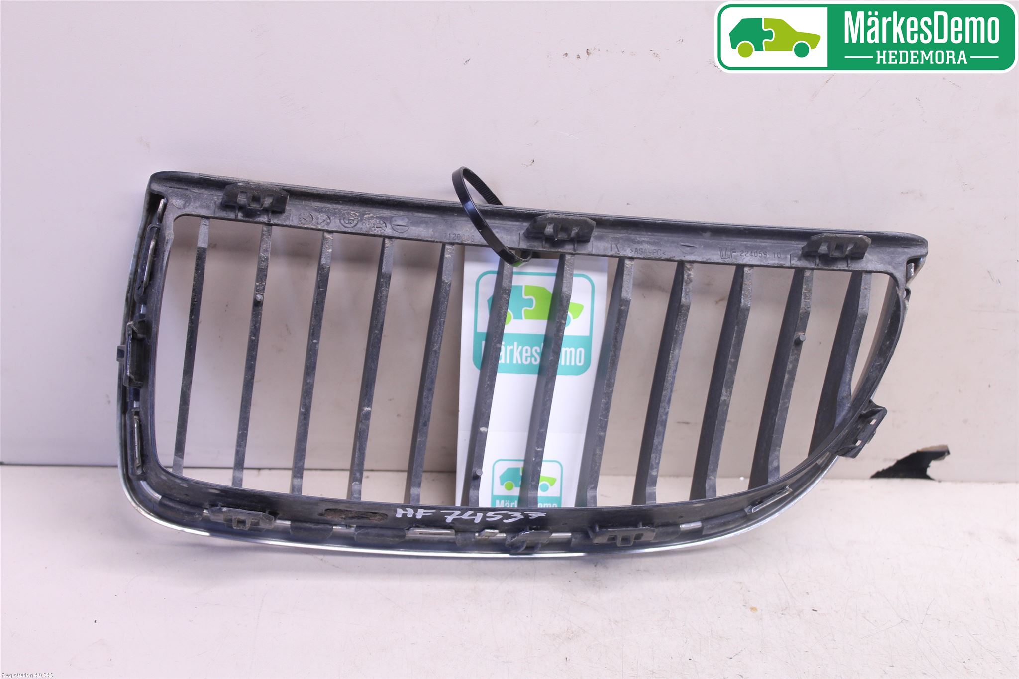 BMW 3 E90/91 SED/TOU 05-12 Grilldel Höger