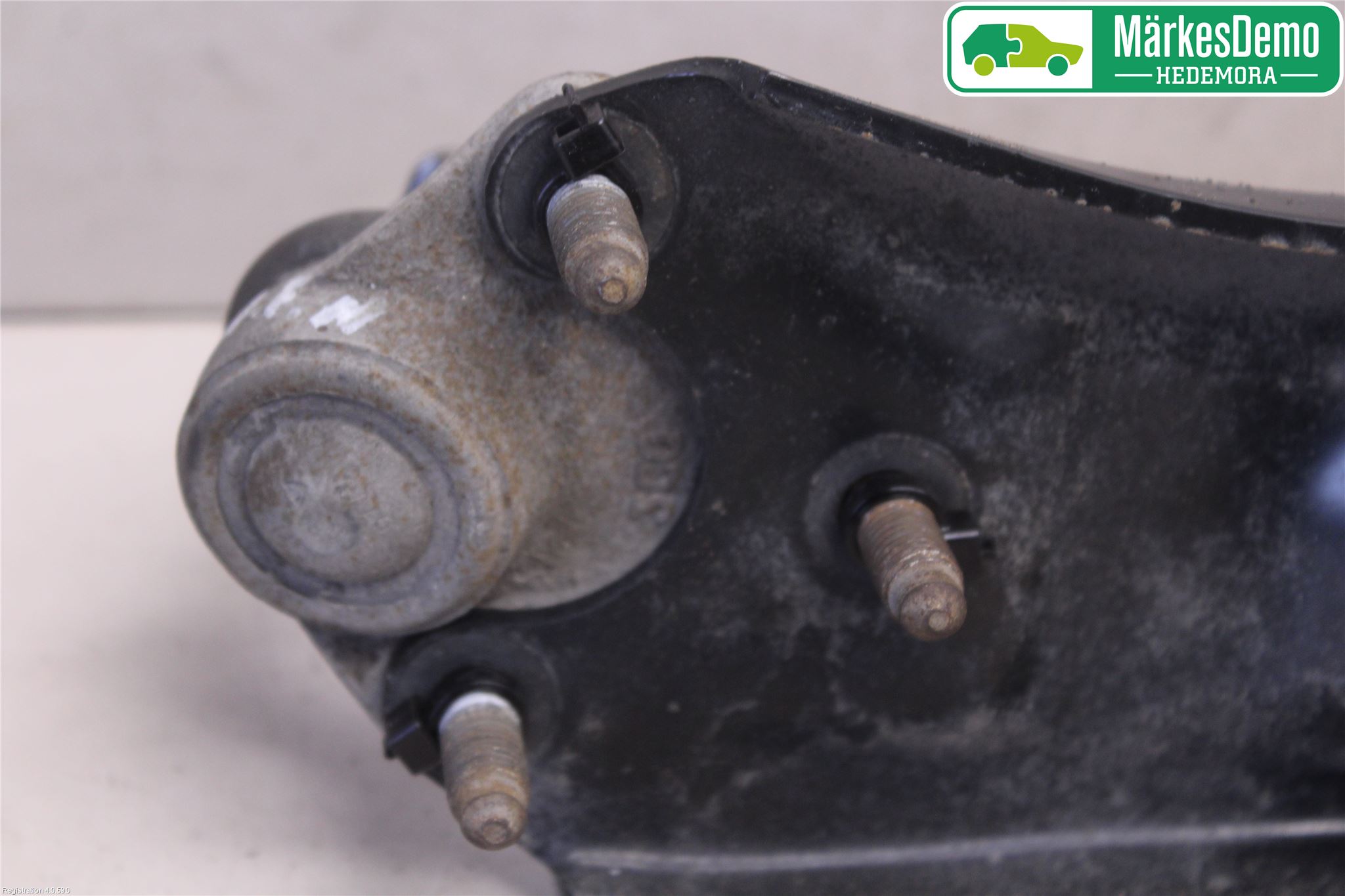 Volkswagen VW PASSAT 11-14 Bärarm Fram Undre Vä