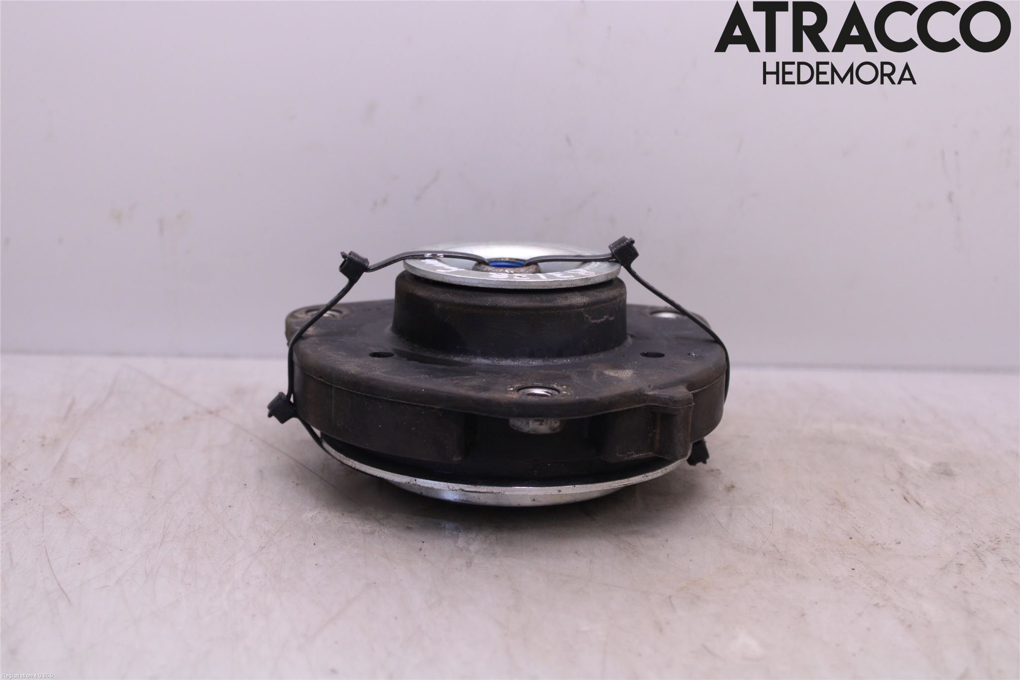 Volkswagen VW GOLF V 04-09 Fjäderbenslager Fram