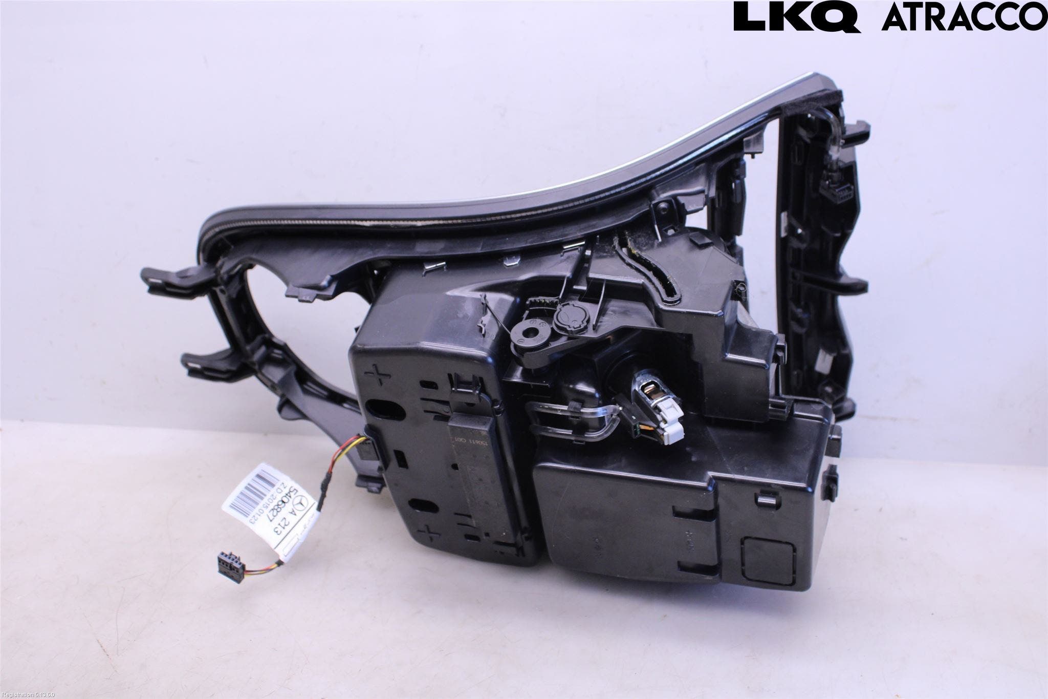Mercedes-Benz MB E-KLASS (W213) 16-23 Instrumentkonsoll Mitt