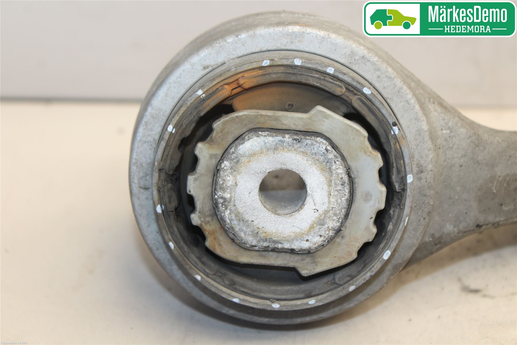 Jaguar XF 08-15 Bärarm Fram Undre Vä