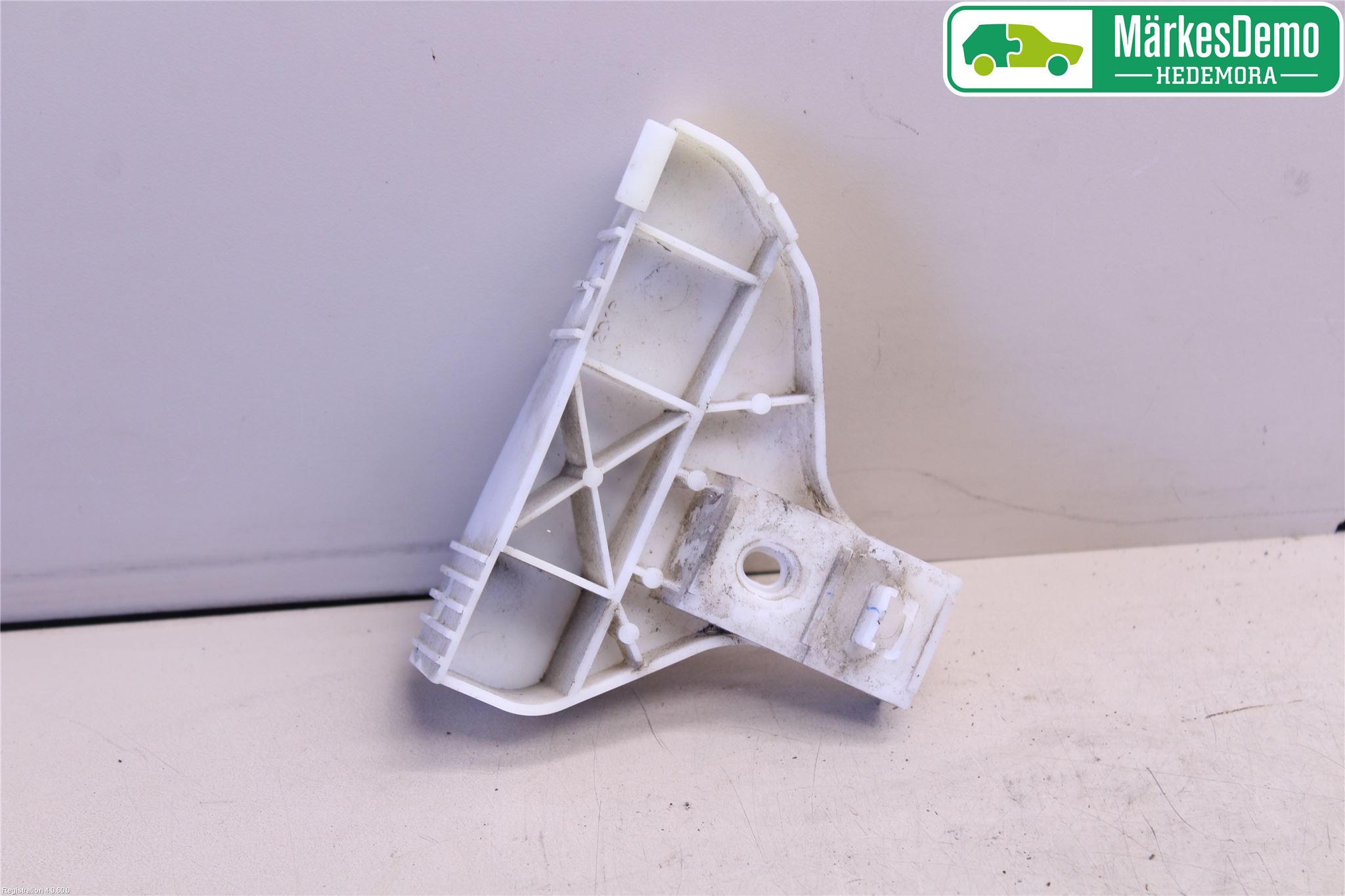 Mazda CX-7 Stötfångarfäste Bak Vä