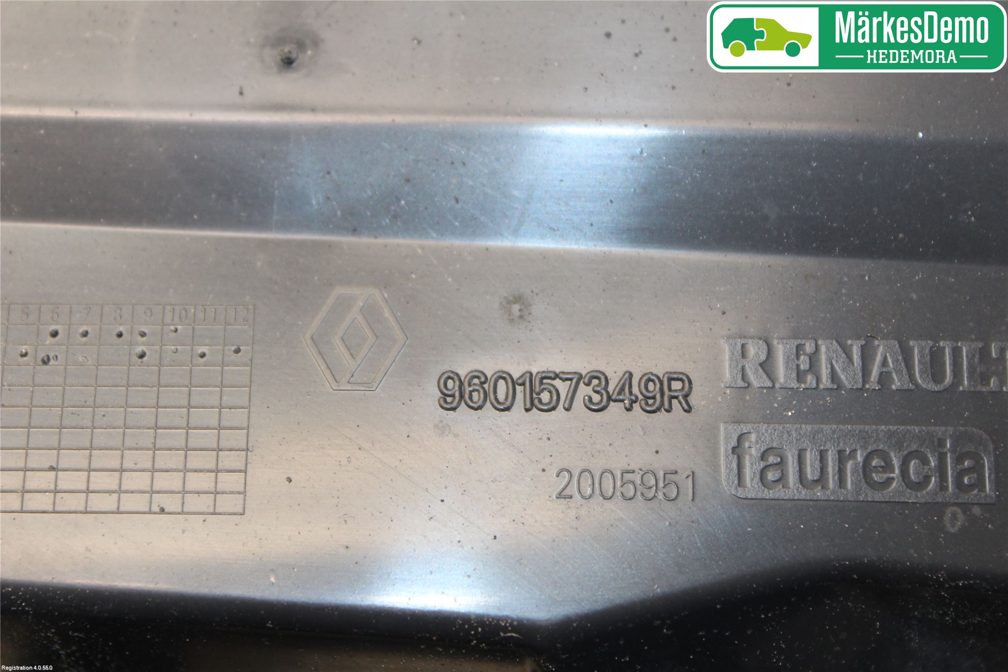 Renault CLIO III  09-12 Front Huvlåsplåt-Balk